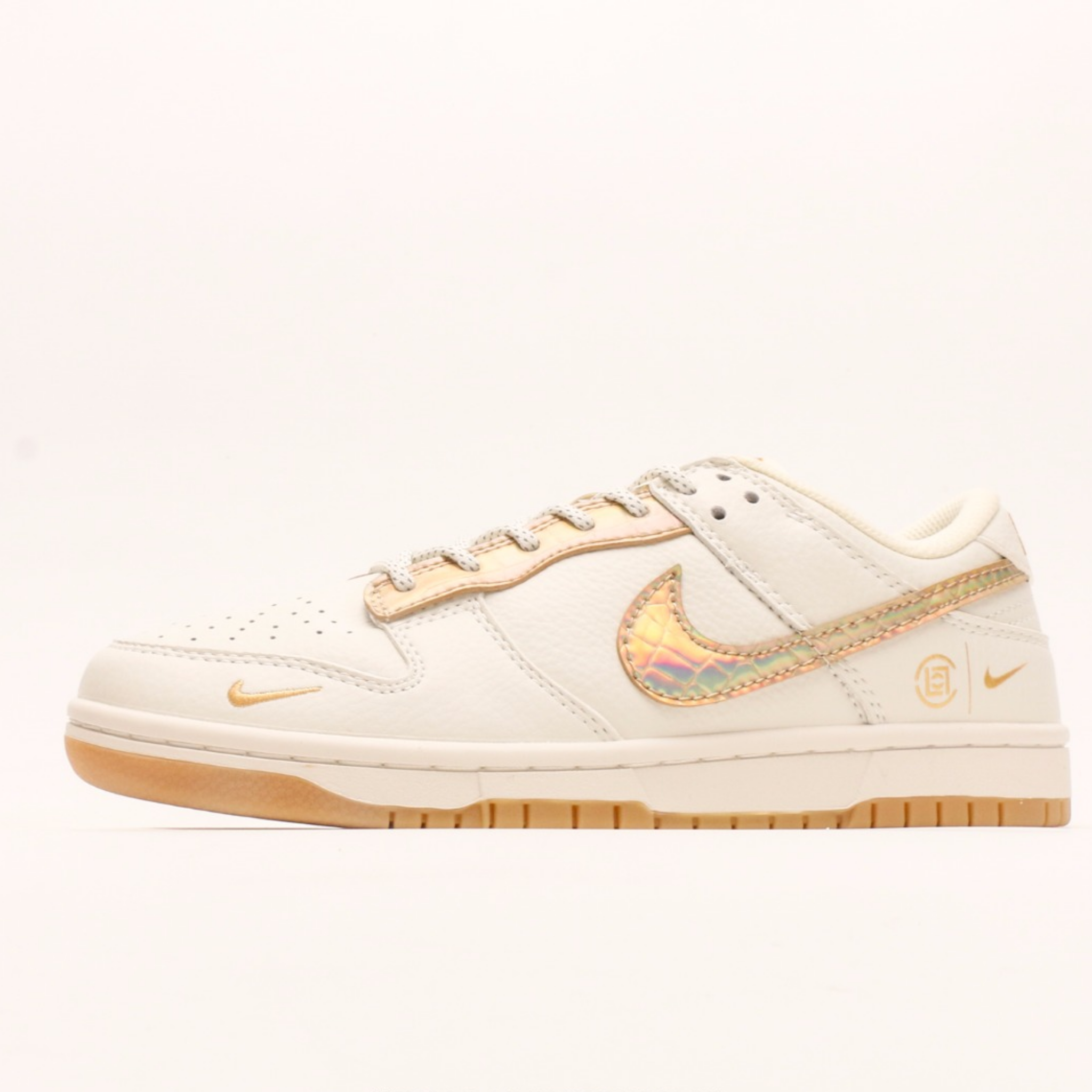 Nike Dunk Low "Gold"
