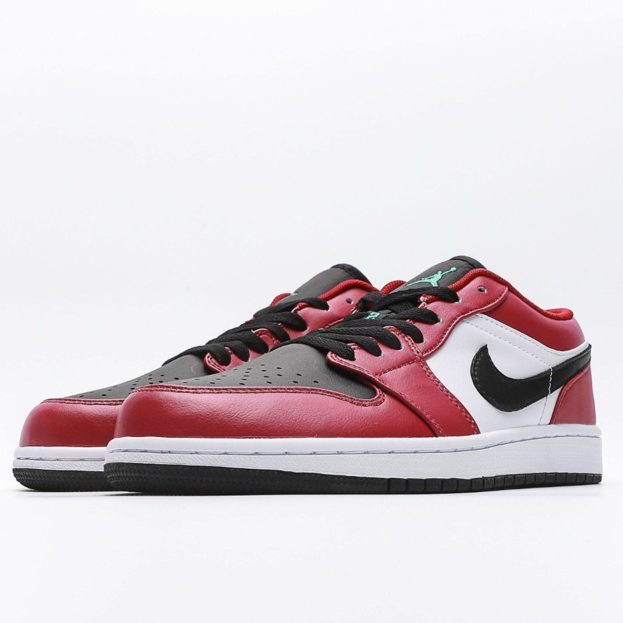 Air Jordan 1 Low Bulls