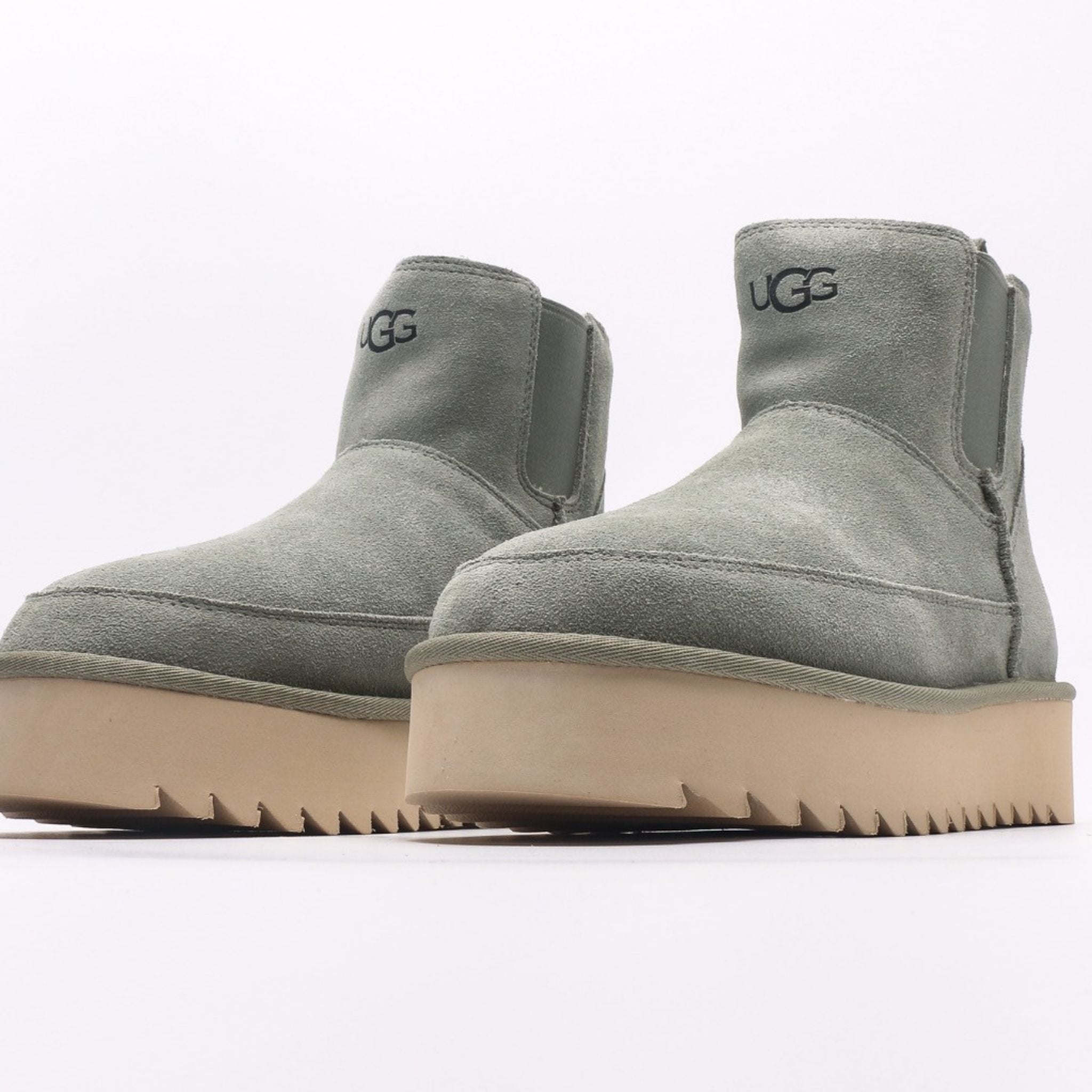 UGG-5877 Shaded Clover