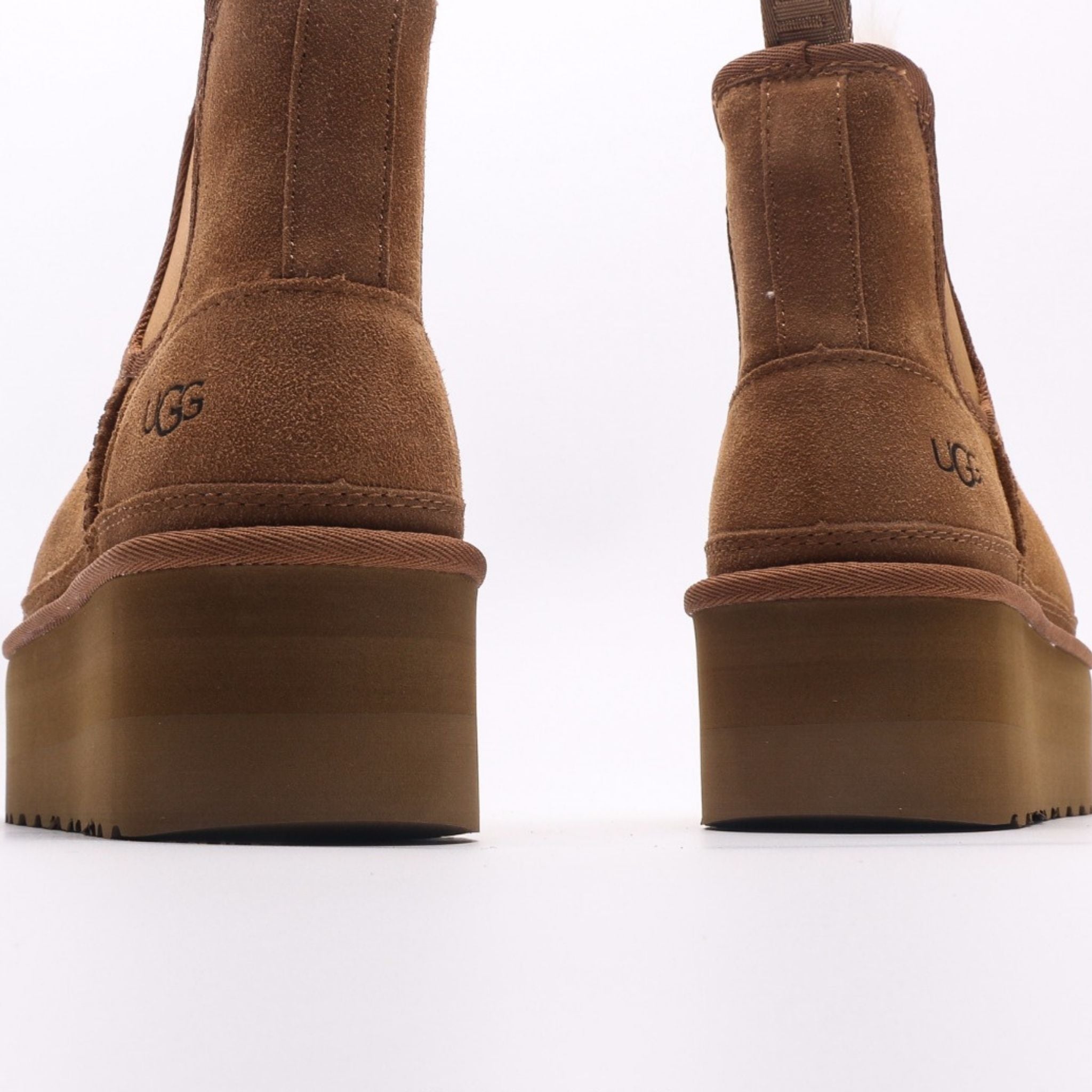 UGG-5877 Bootie Chestnut