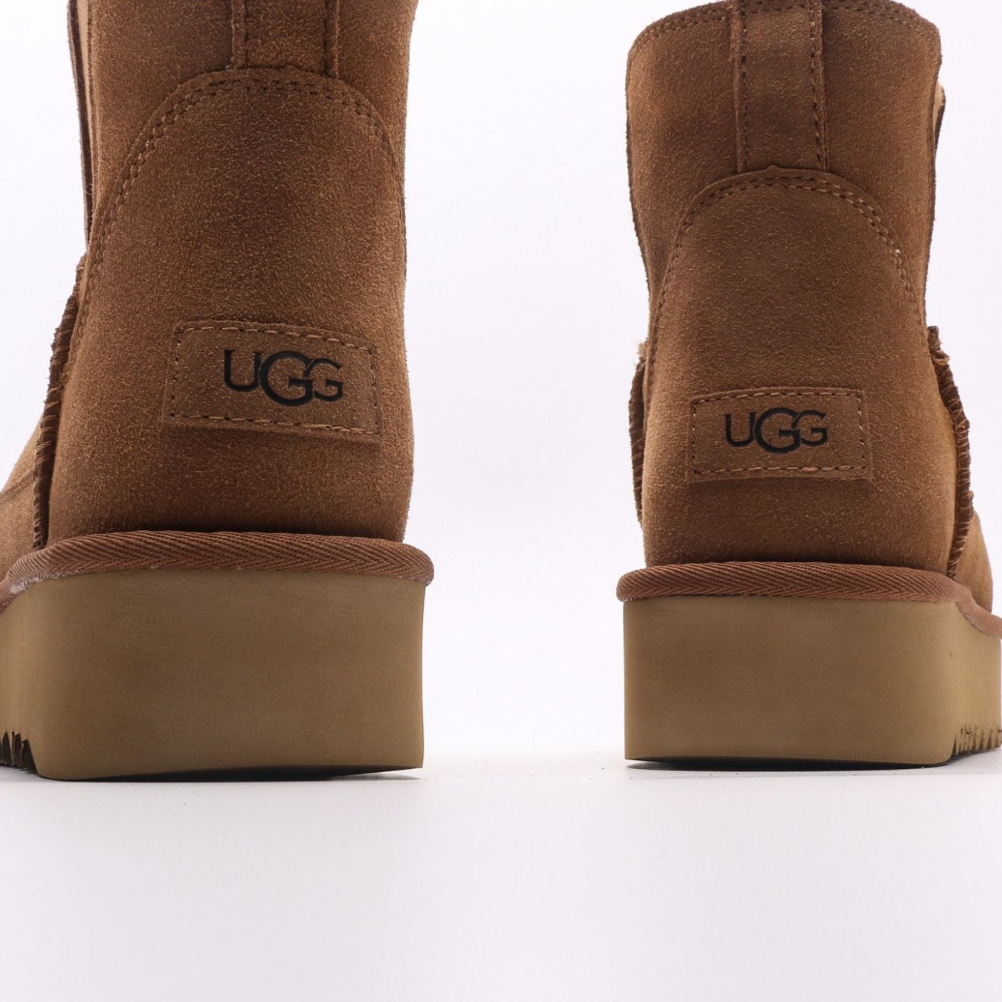 UGG-5877 Chelsea Platform Chestnut