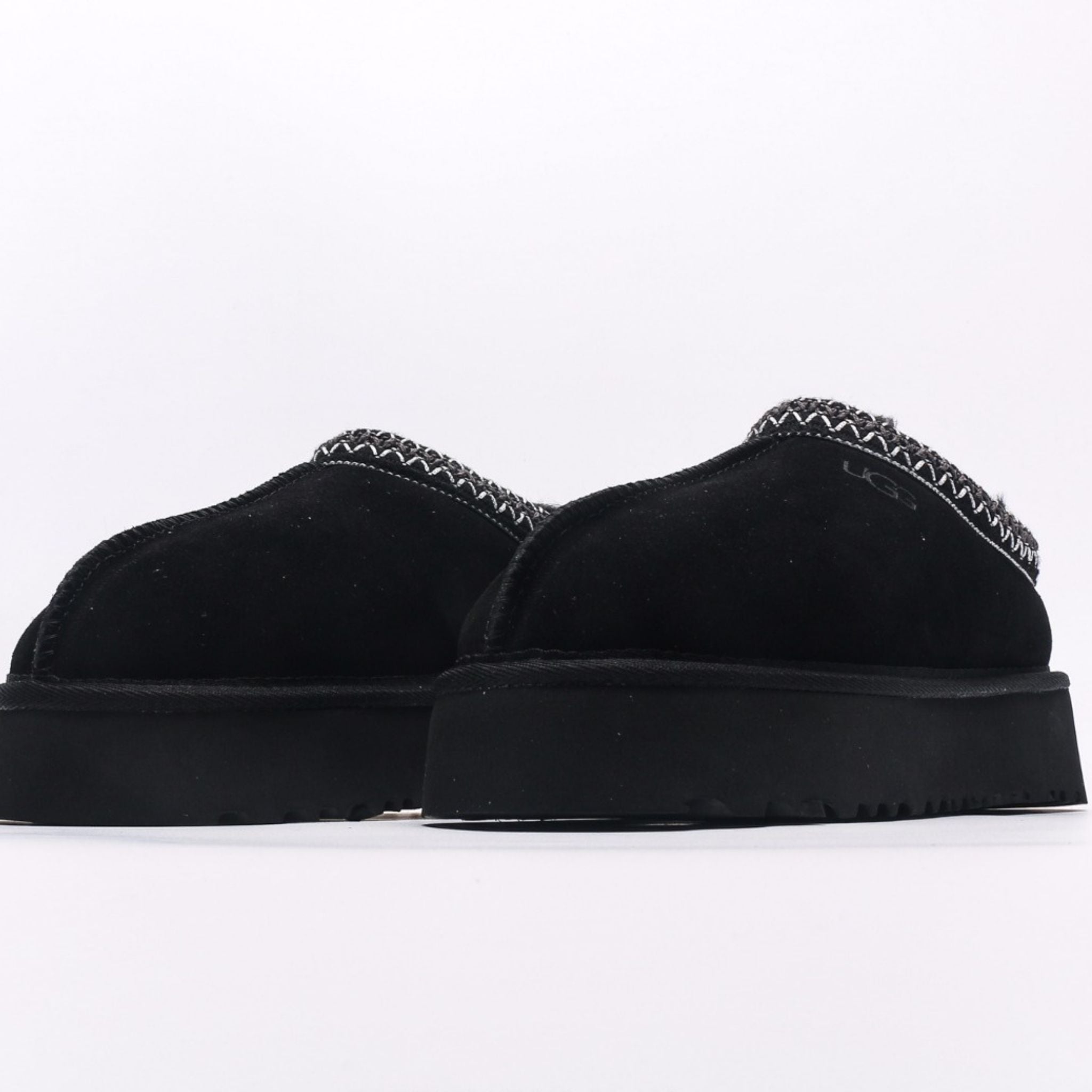 UGG-5877 Black