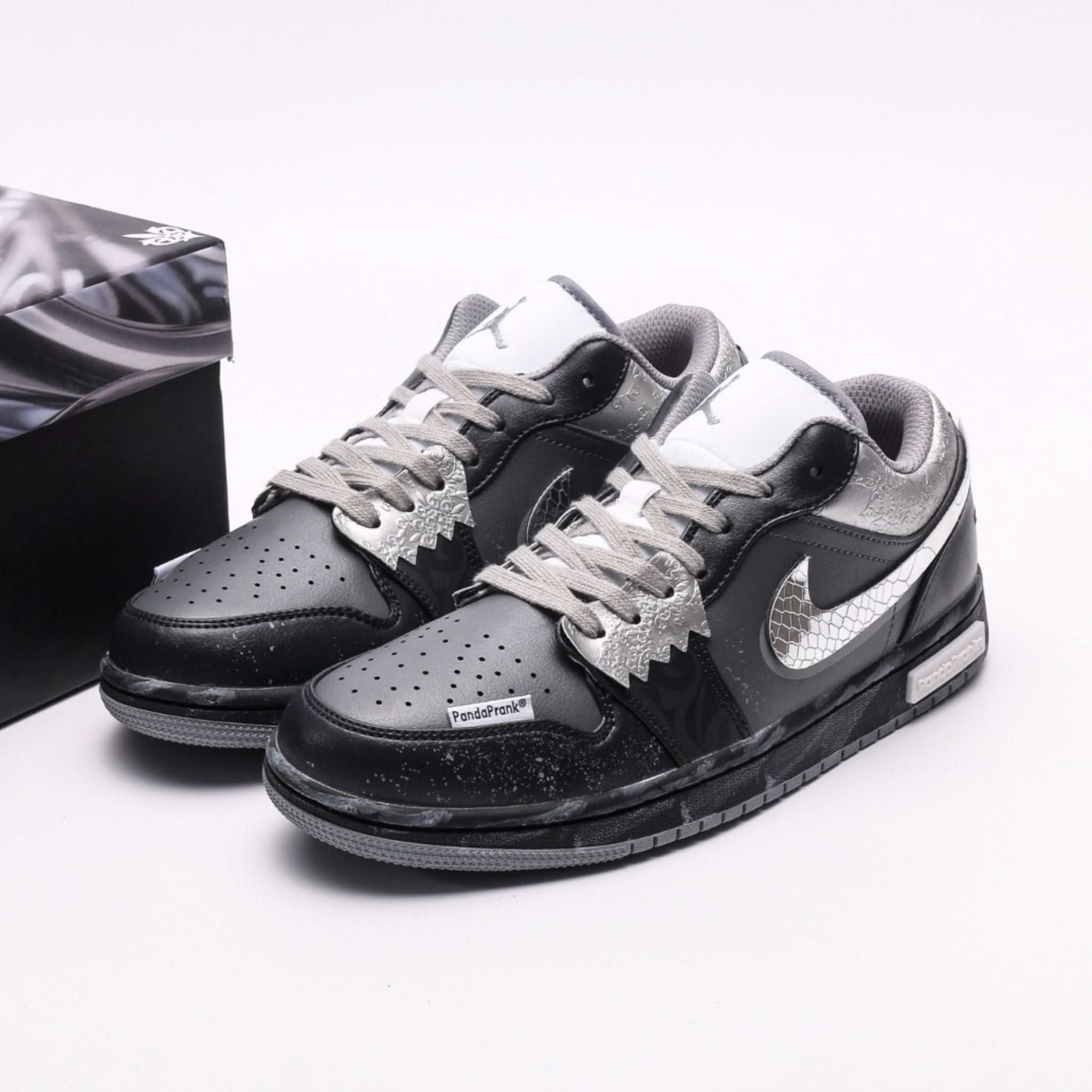 Air Jordan 1 Low GS'Light Smoke GreyBlack'