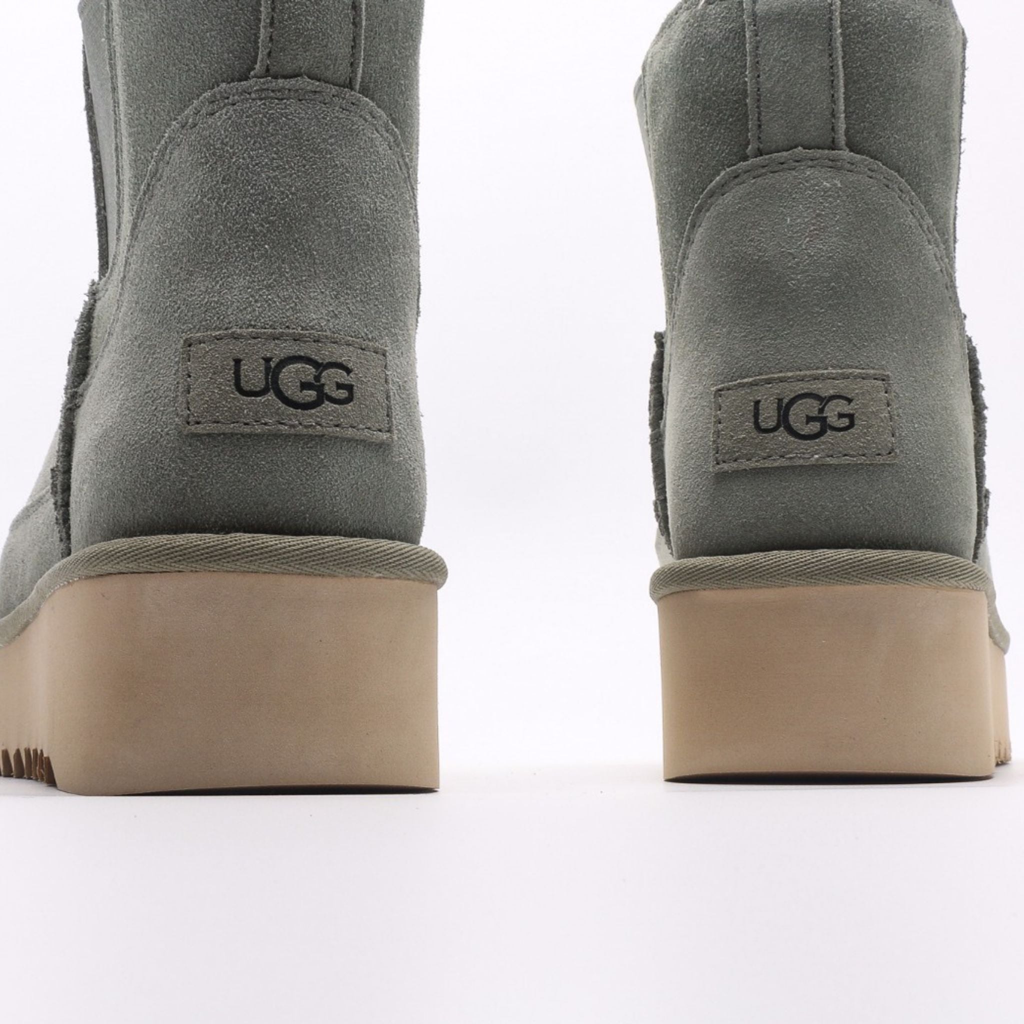 UGG-5877 Shaded Clover