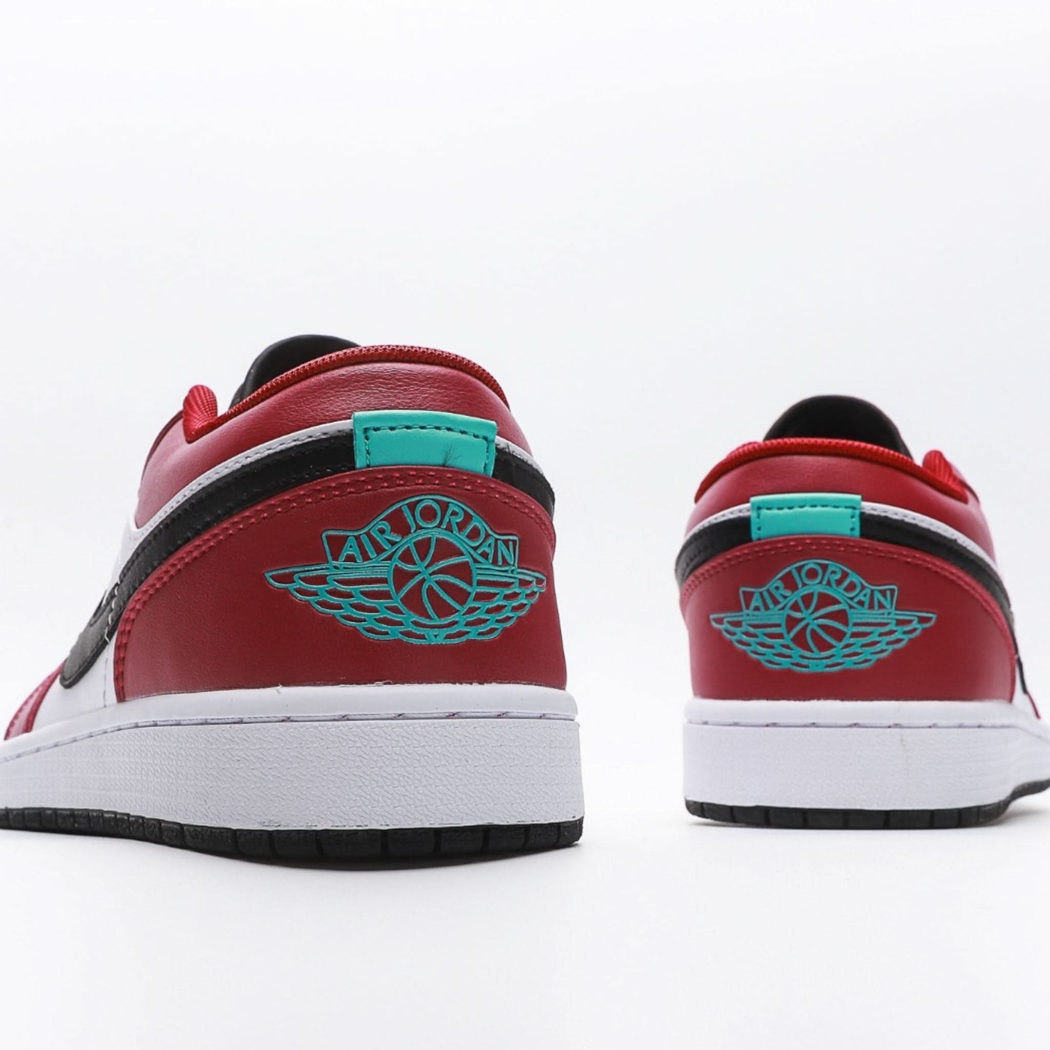 Air Jordan 1 Low Bulls