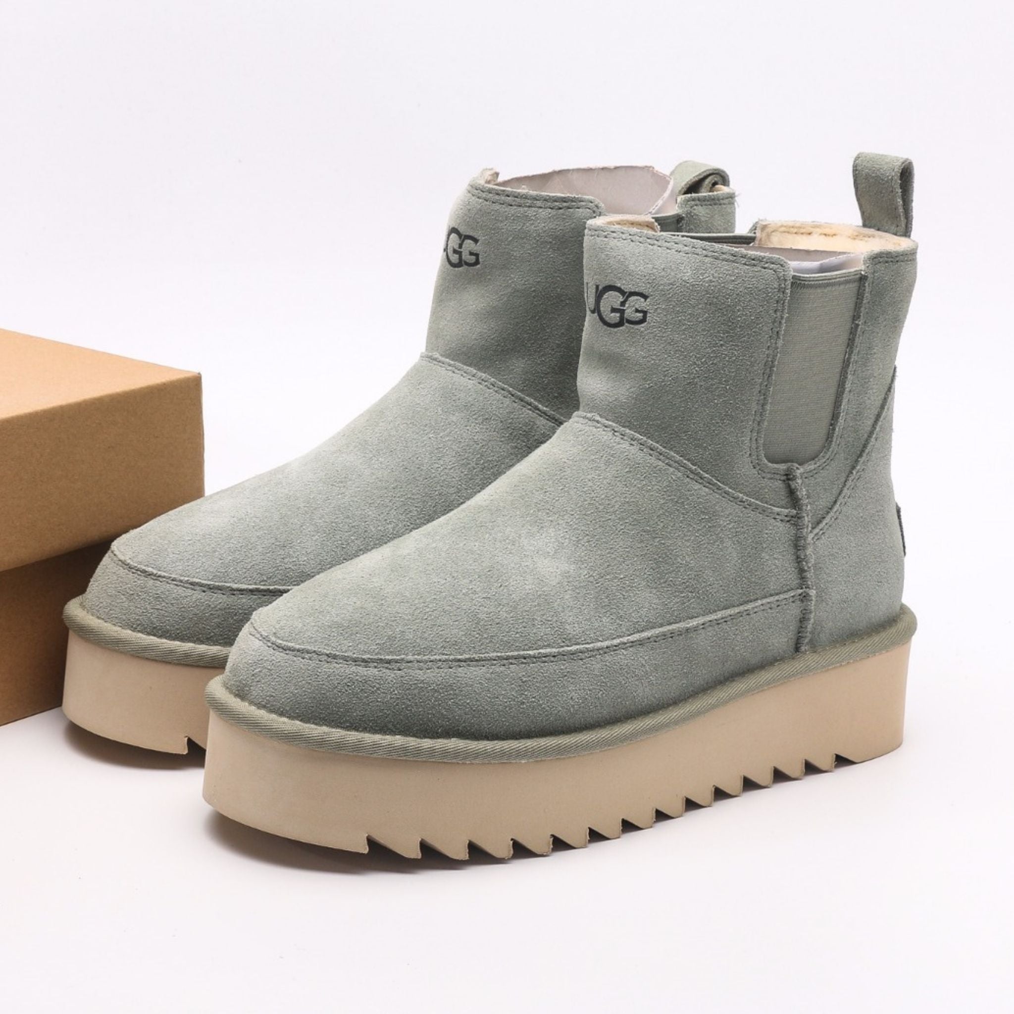 UGG-5877 Shaded Clover