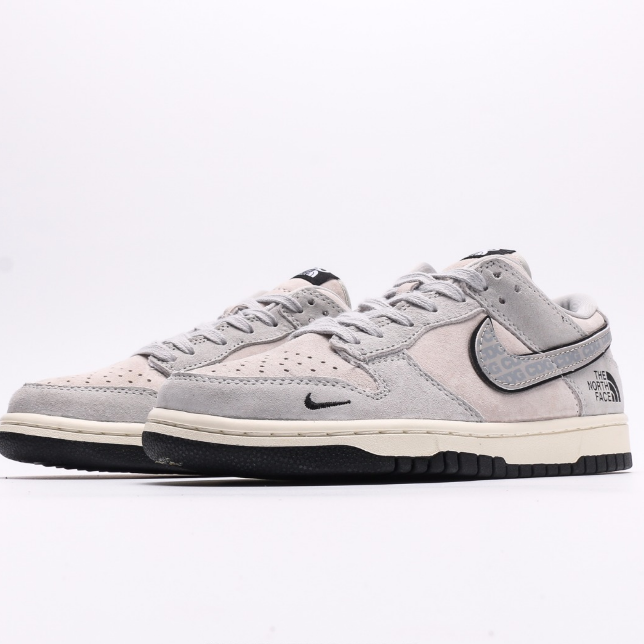 Nike Dunk Low X The North Face "Gray White"