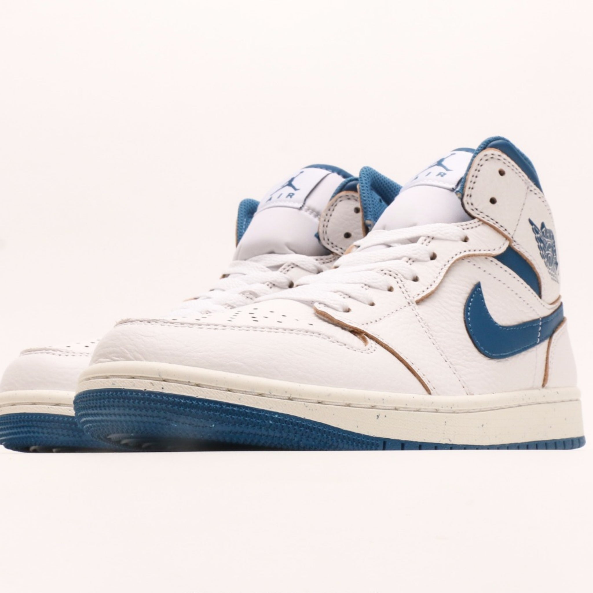 Air Jordan 1 Mid SE 'White-Blue'