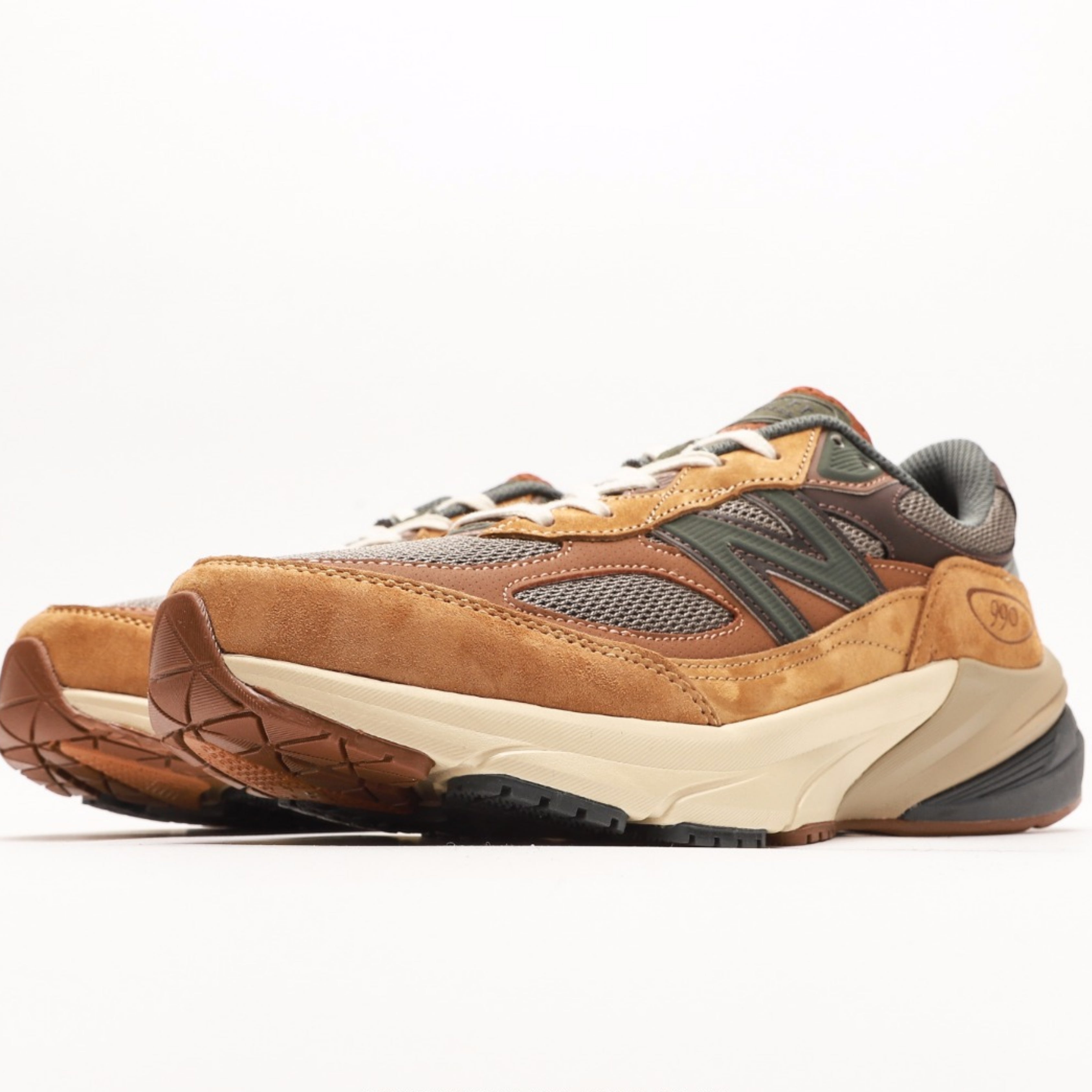 New Balance 990v6 "Carhartt - Sculpture Center"