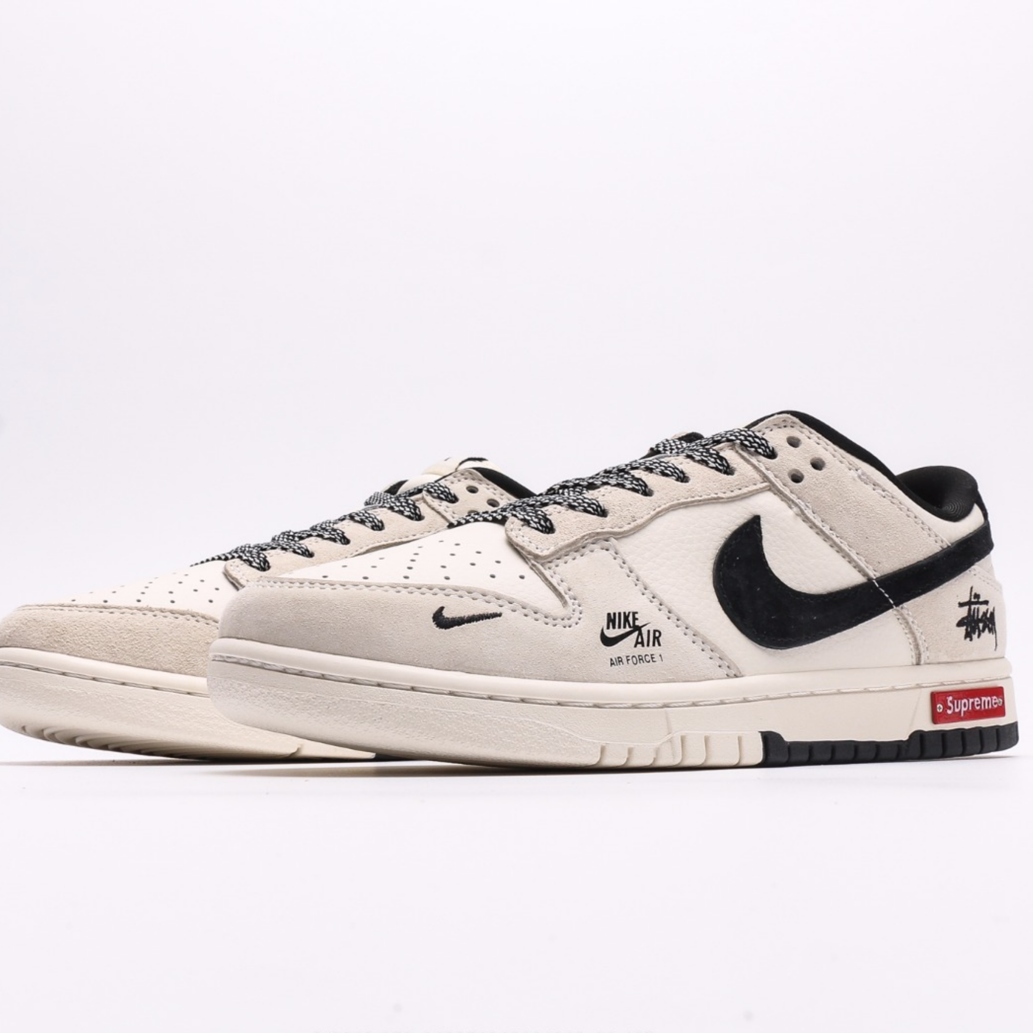 Supreme X Nike Dunk Low "Bege Suede"