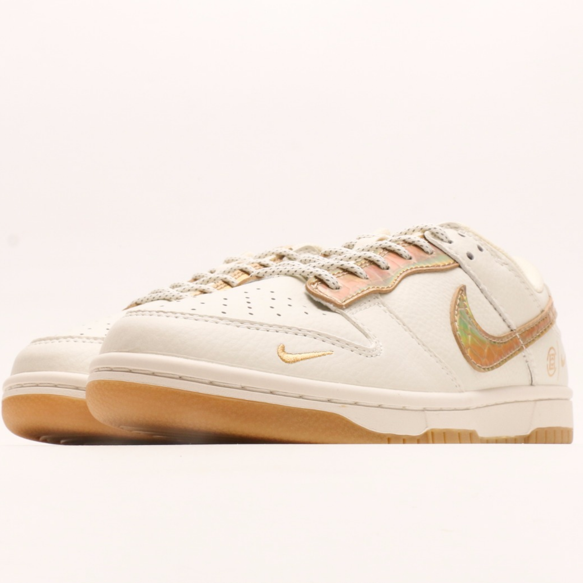 Nike Dunk Low "Gold"