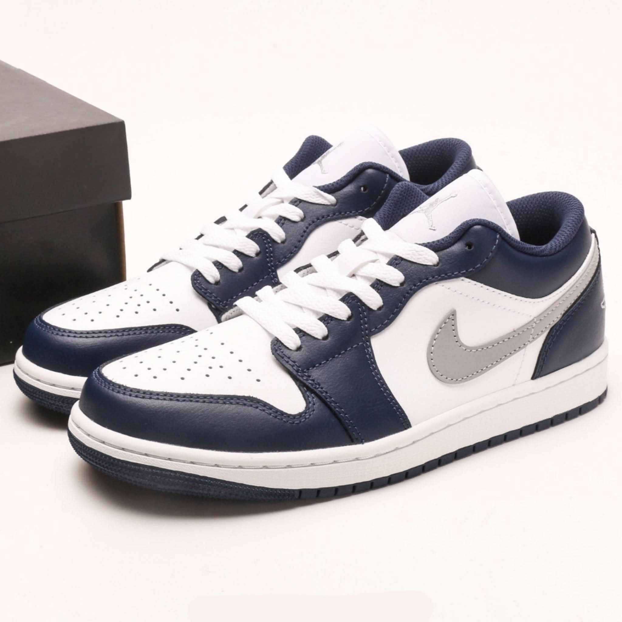Air Jordan 1 Low SE Midnight Navy