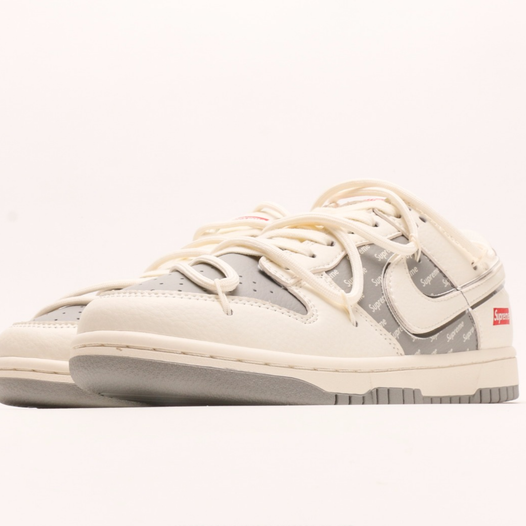 Nike SB Dunk Low Supreme "White Gray"