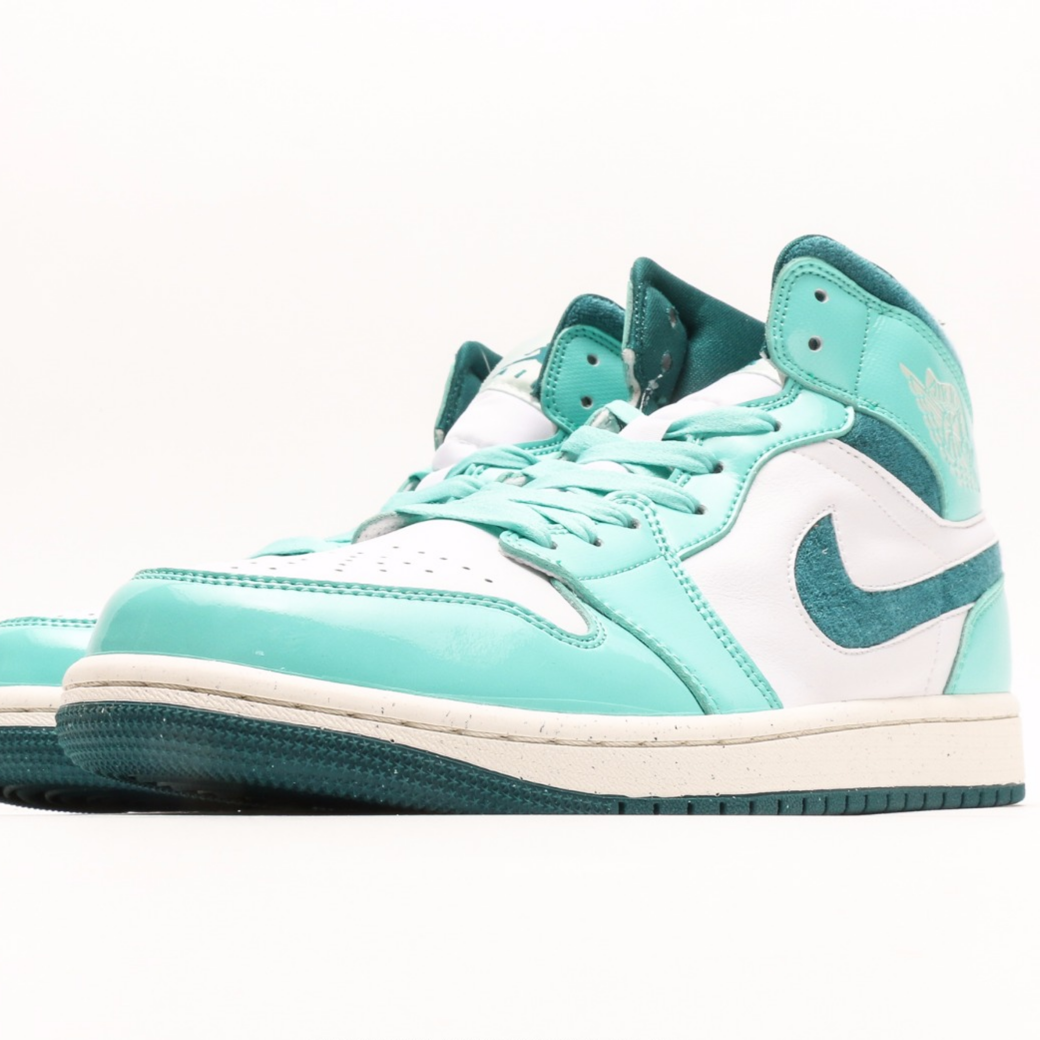 Air Jordan 1 Mid Bleached Turquoise