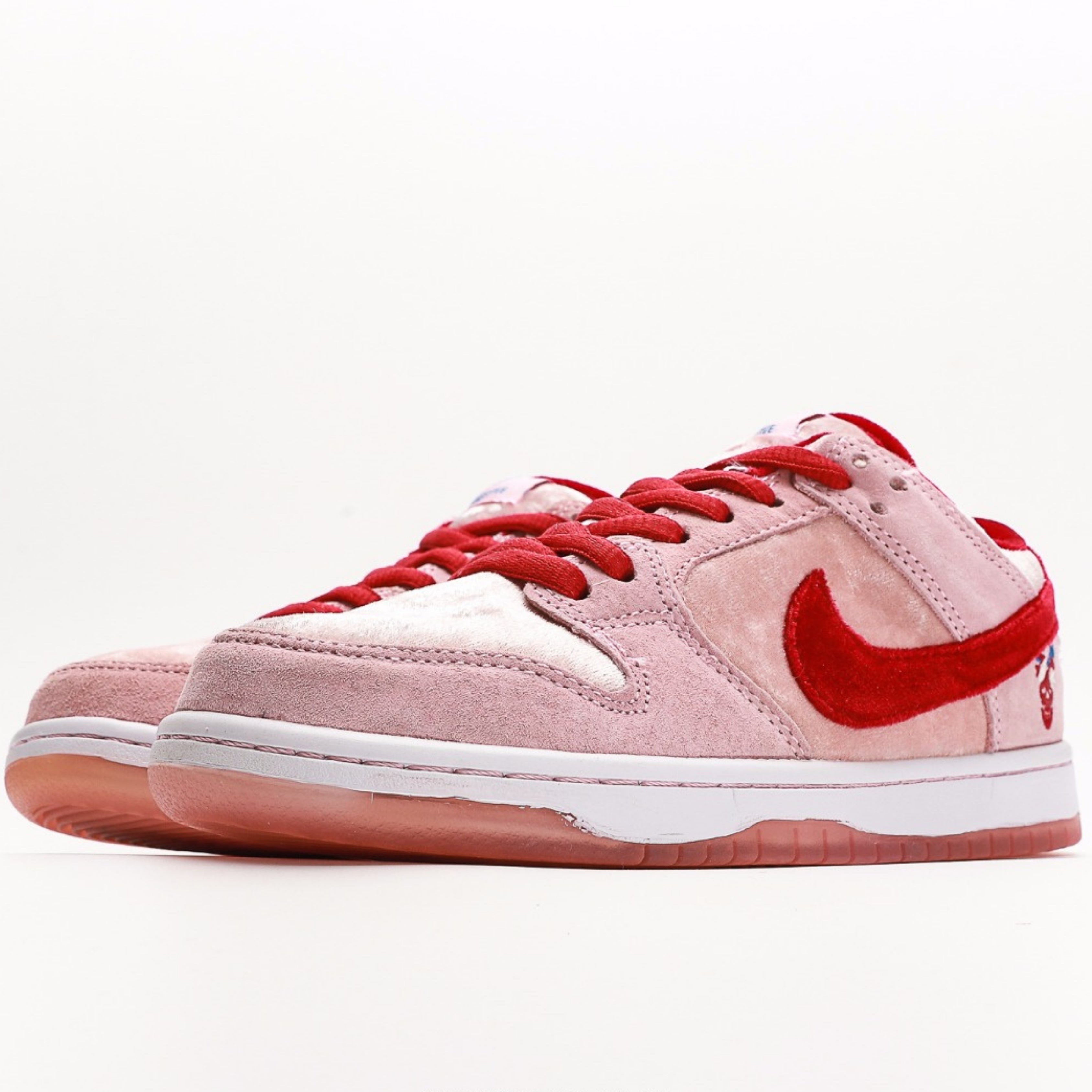 Nike SB Dunk Low StrangeLove Skateboards