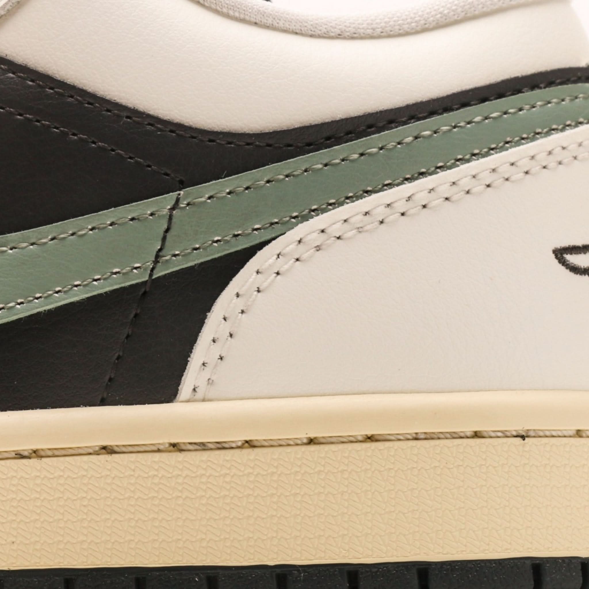 Air Jordan 1 Low SE Jade Smoke