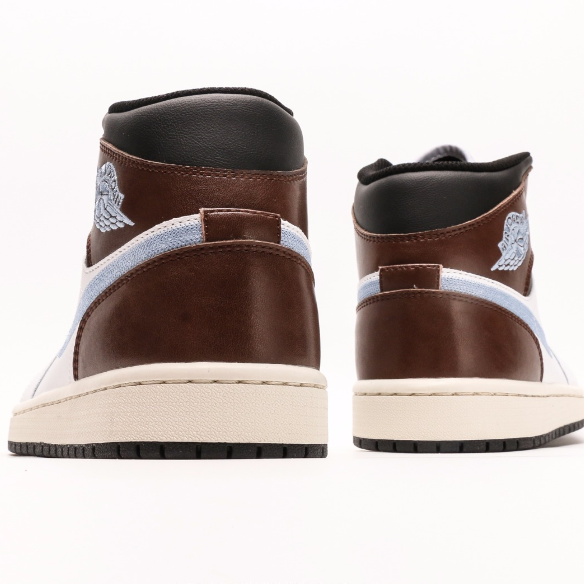 Air Jordan 1 Mid 'White-Brown'
