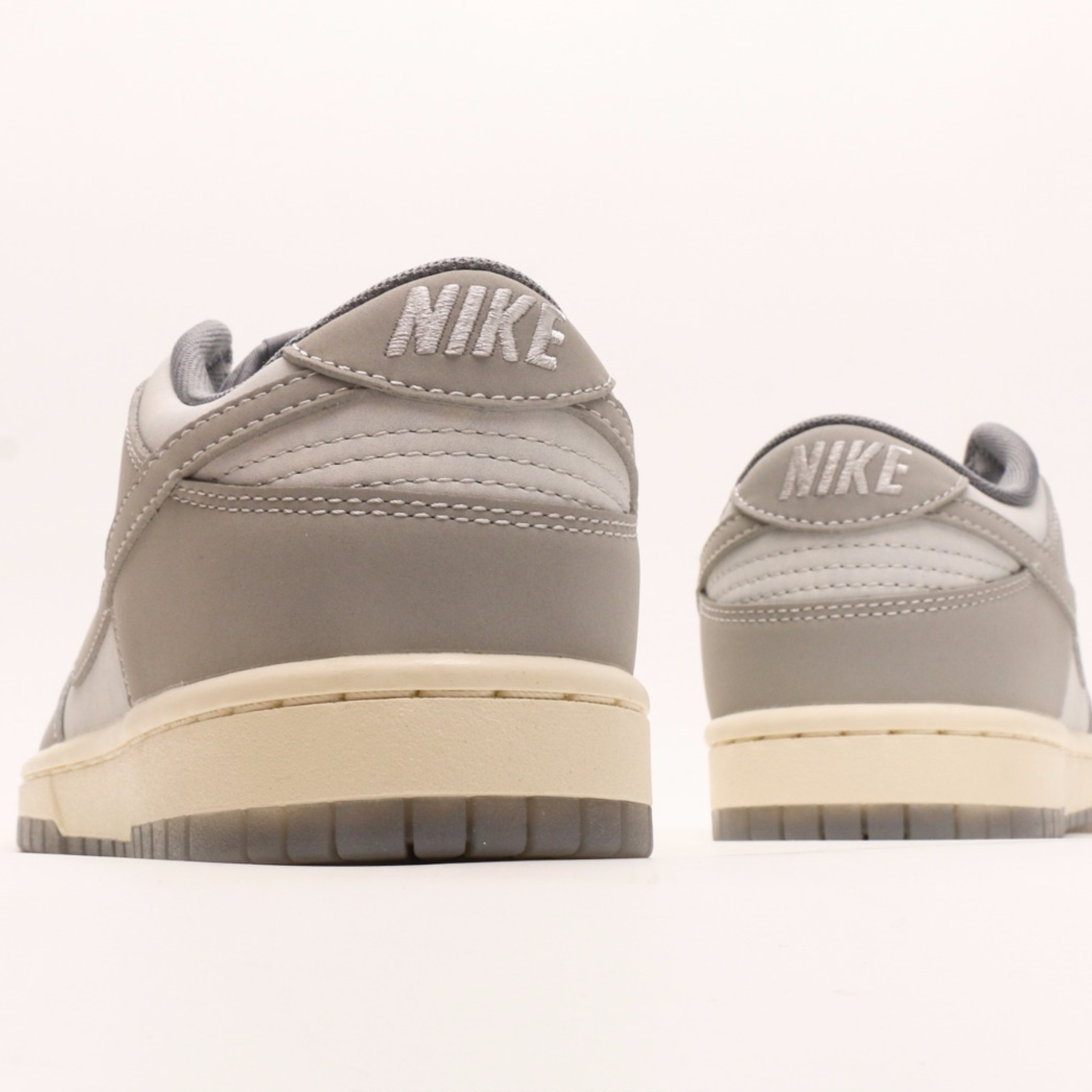 Nike Dunk Low "Cool Grey"
