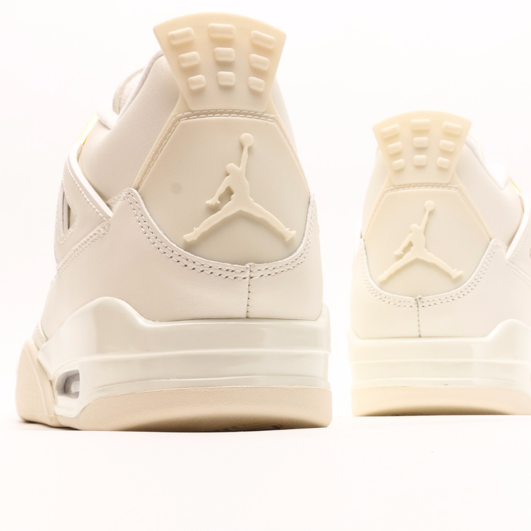 Air Jordan 4 Retro OG "White & Gold"