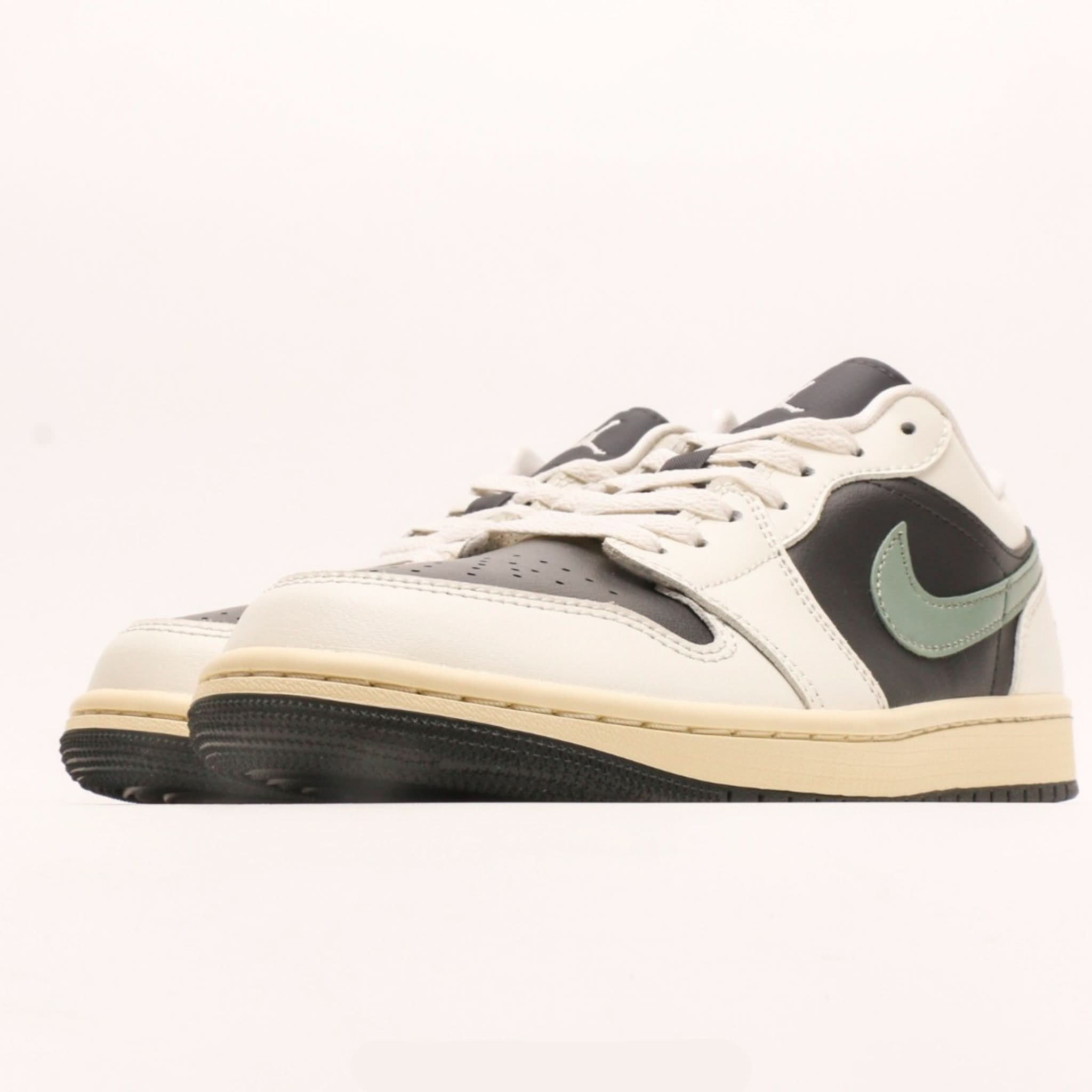 Air Jordan 1 Low SE Jade Smoke