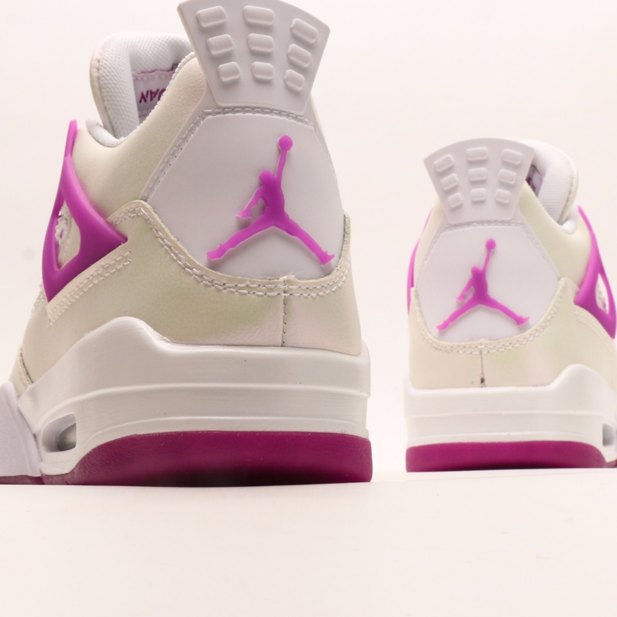 Air Jordan 4 Retro Hyper Violet