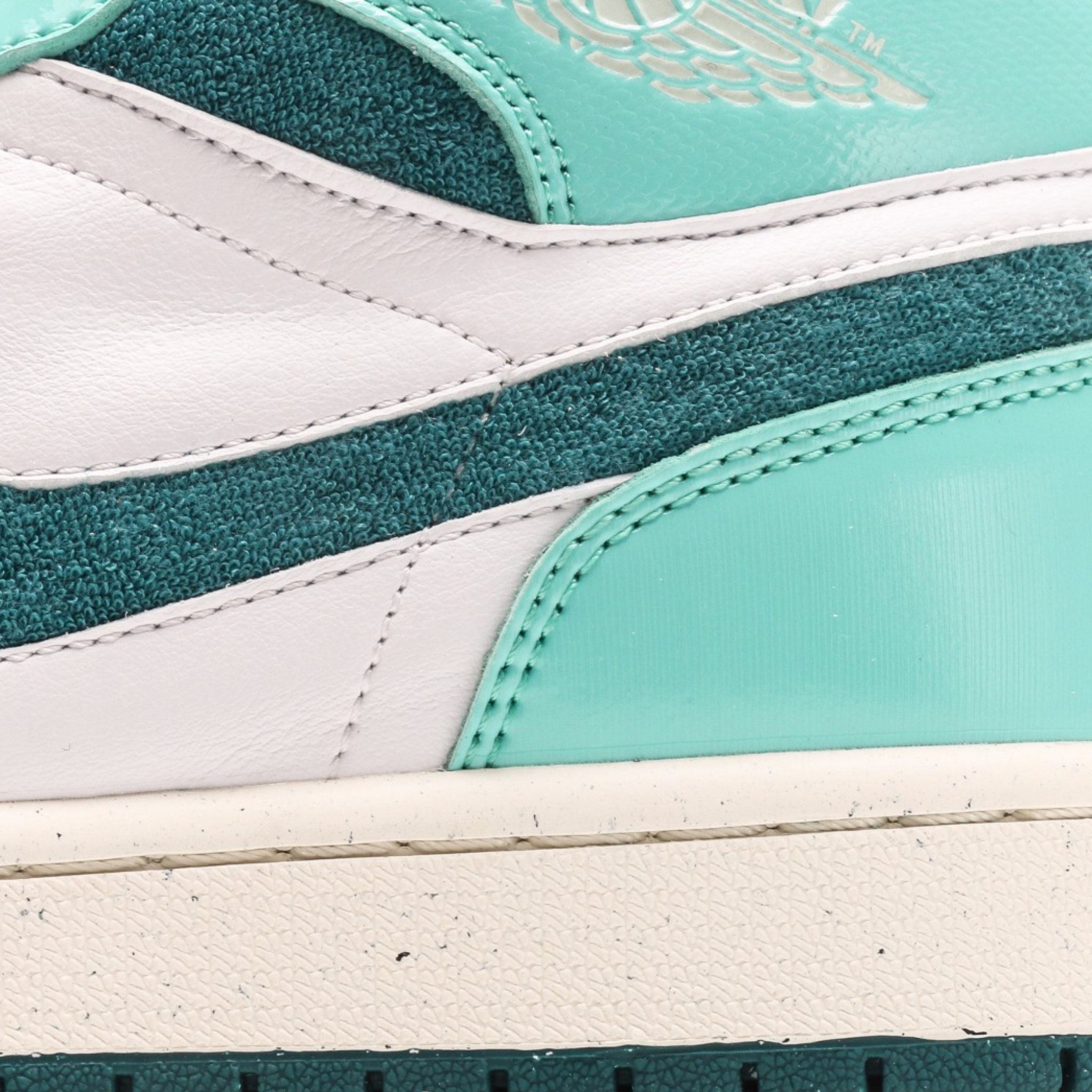 Air Jordan 1 Mid Bleached Turquoise