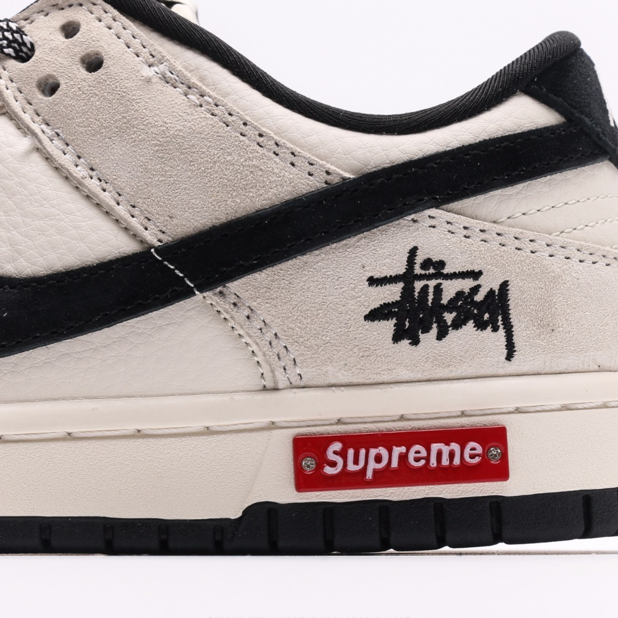 Supreme X Nike Dunk Low "Bege Suede"