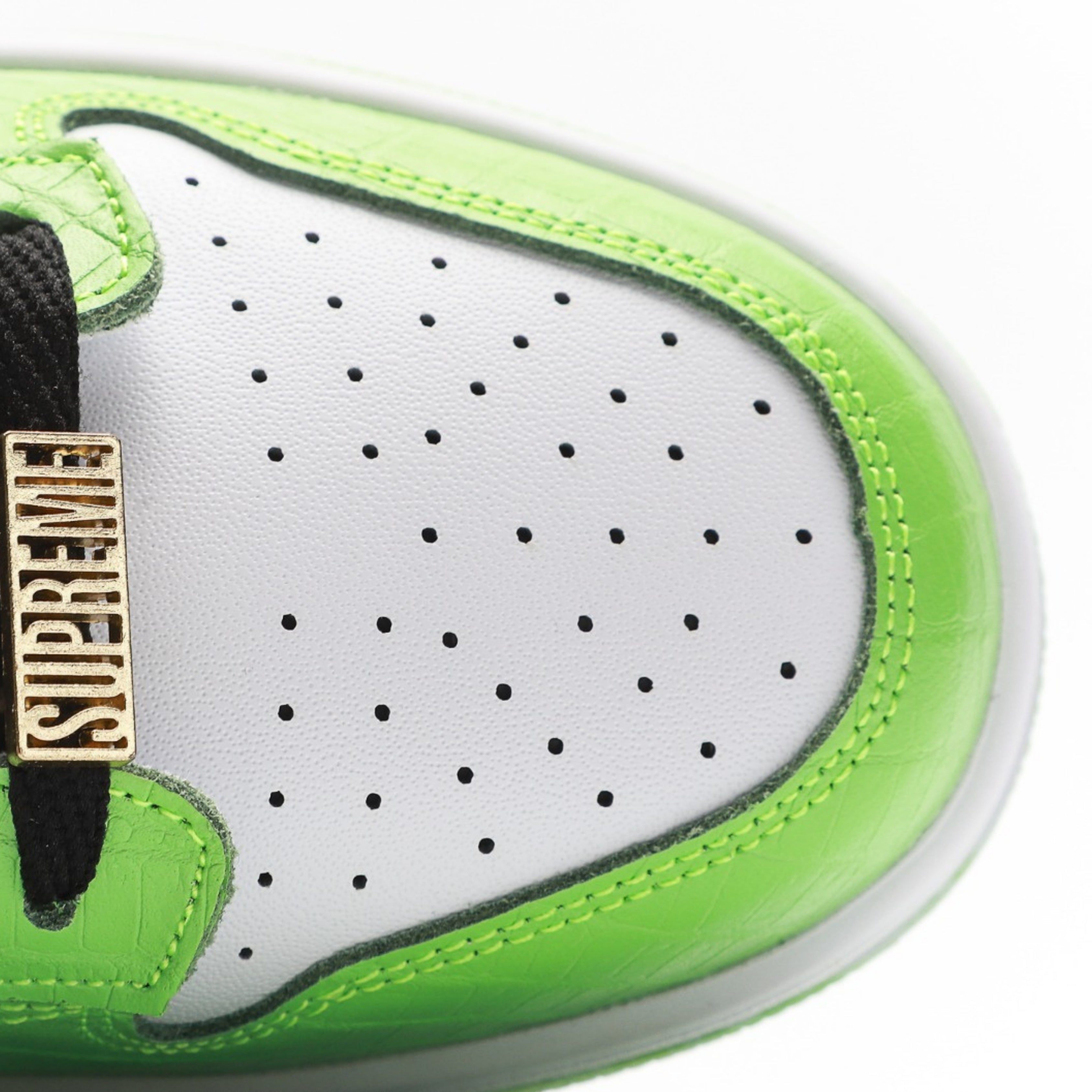 Nike SB Dunk Low Supreme Stars Mean Green