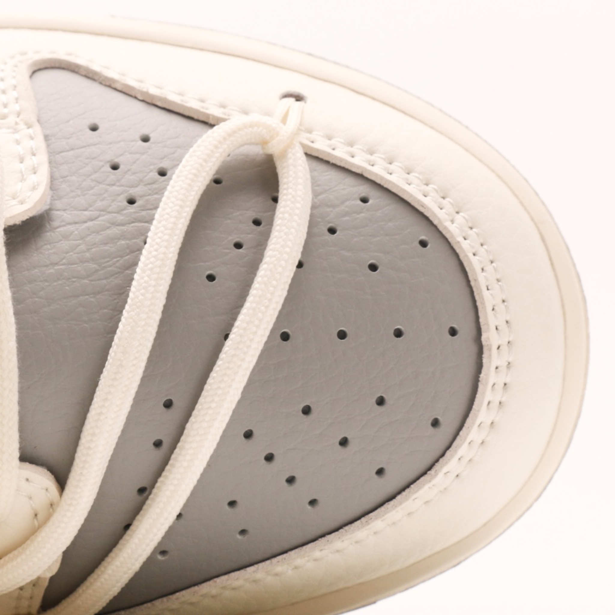 Nike SB Dunk Low Supreme "White Gray"