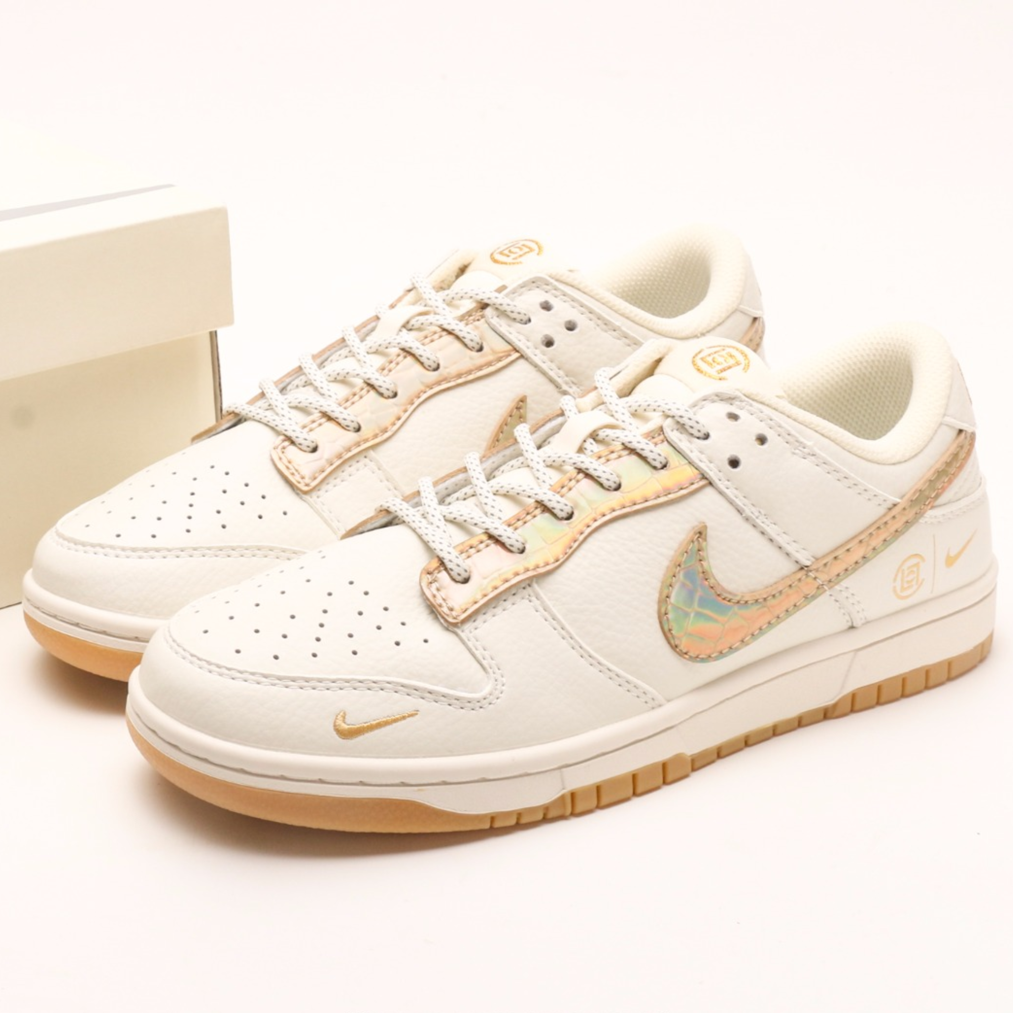 Nike Dunk Low "Gold"