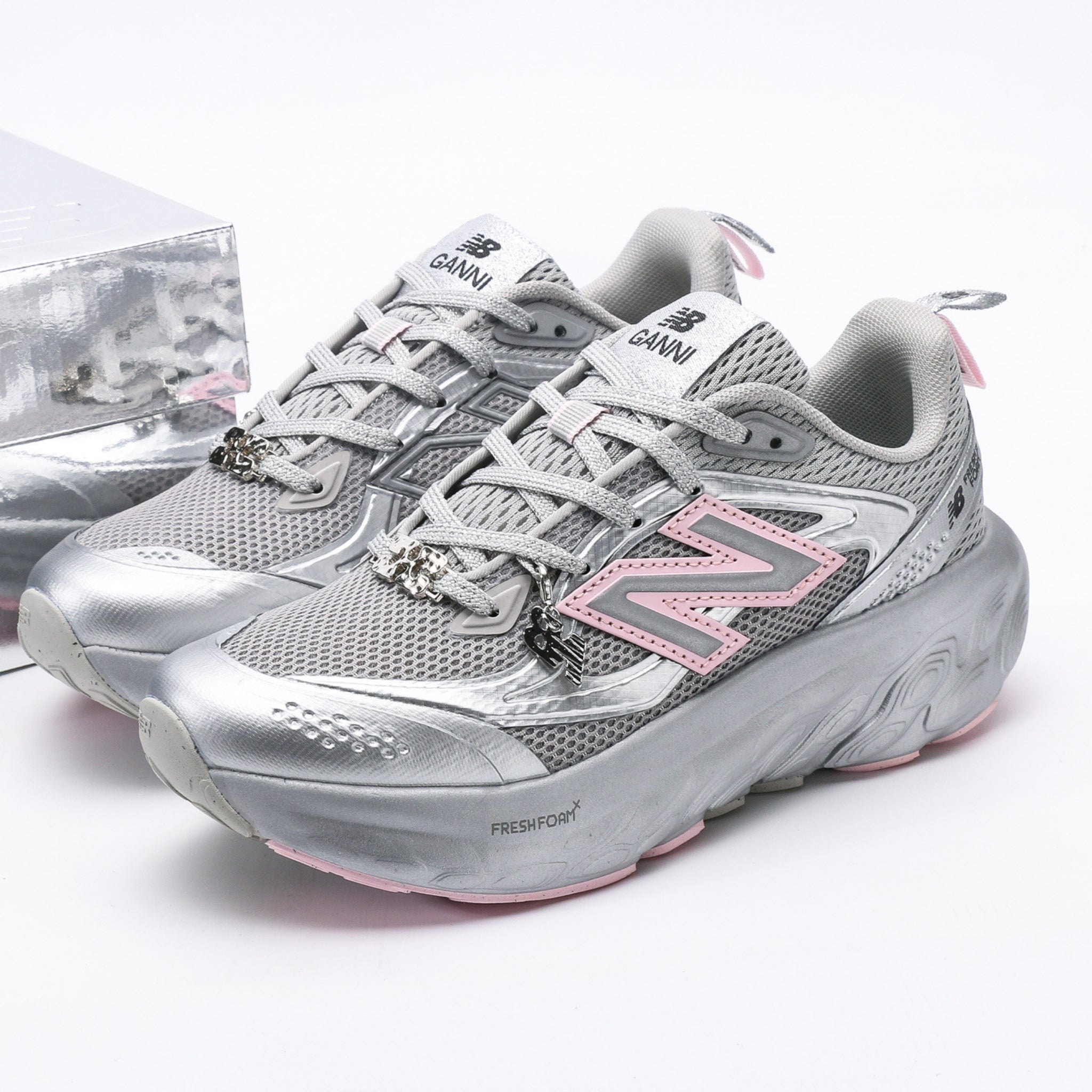 New Balance Fresh Foam Trainer GANNI Silver Metallic