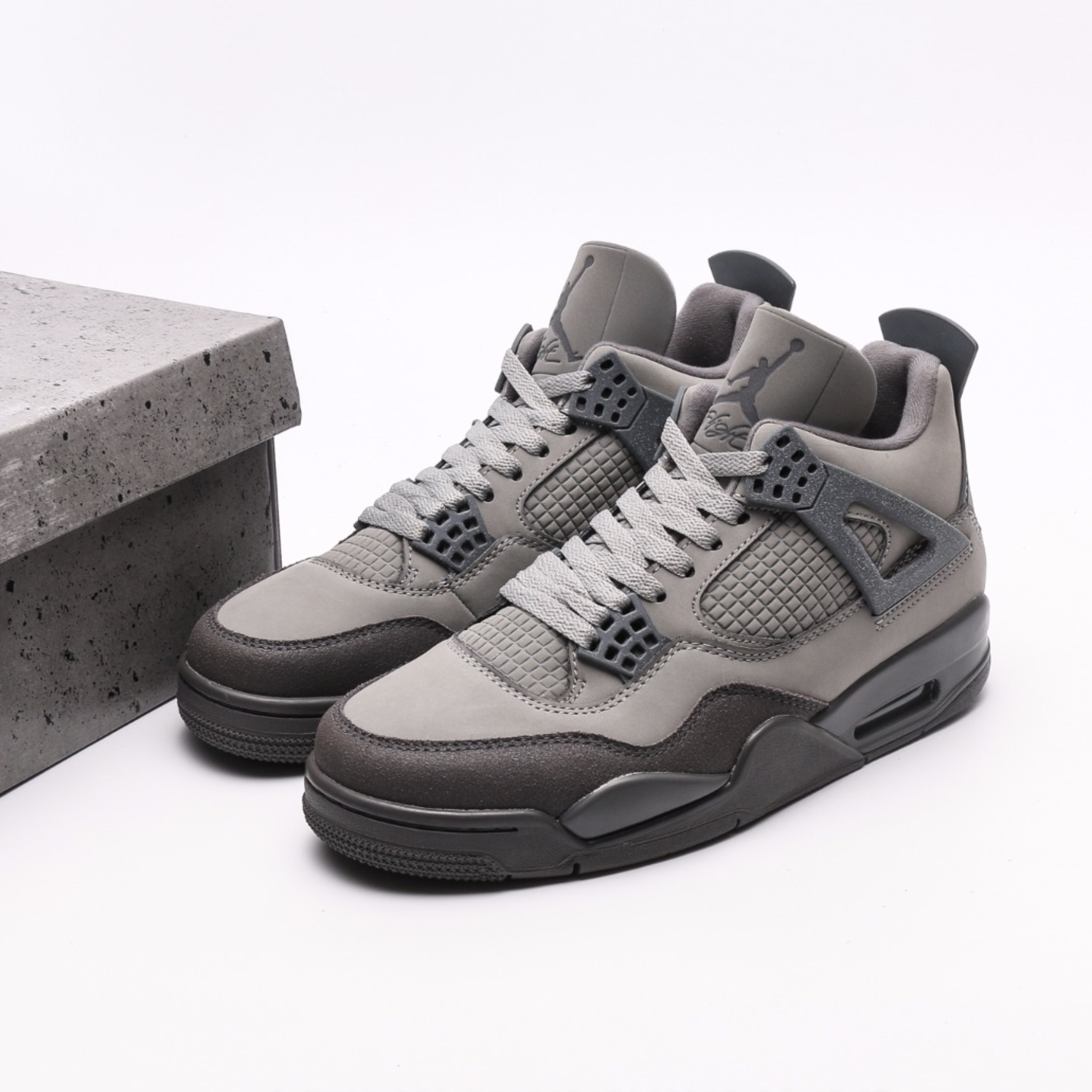 Air Jordan 4 Retro OG Smoke Grey