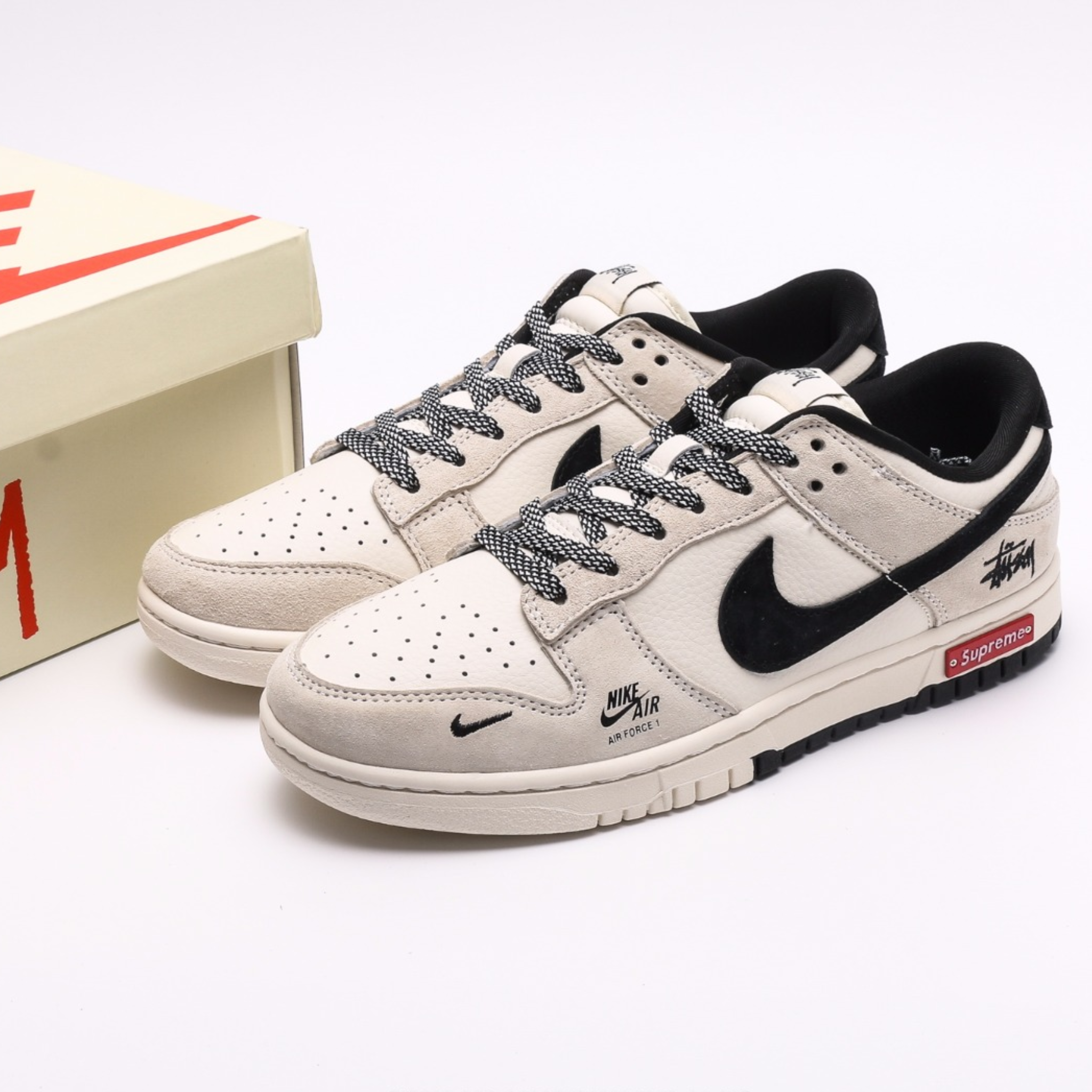 Supreme X Nike Dunk Low "Bege Suede"