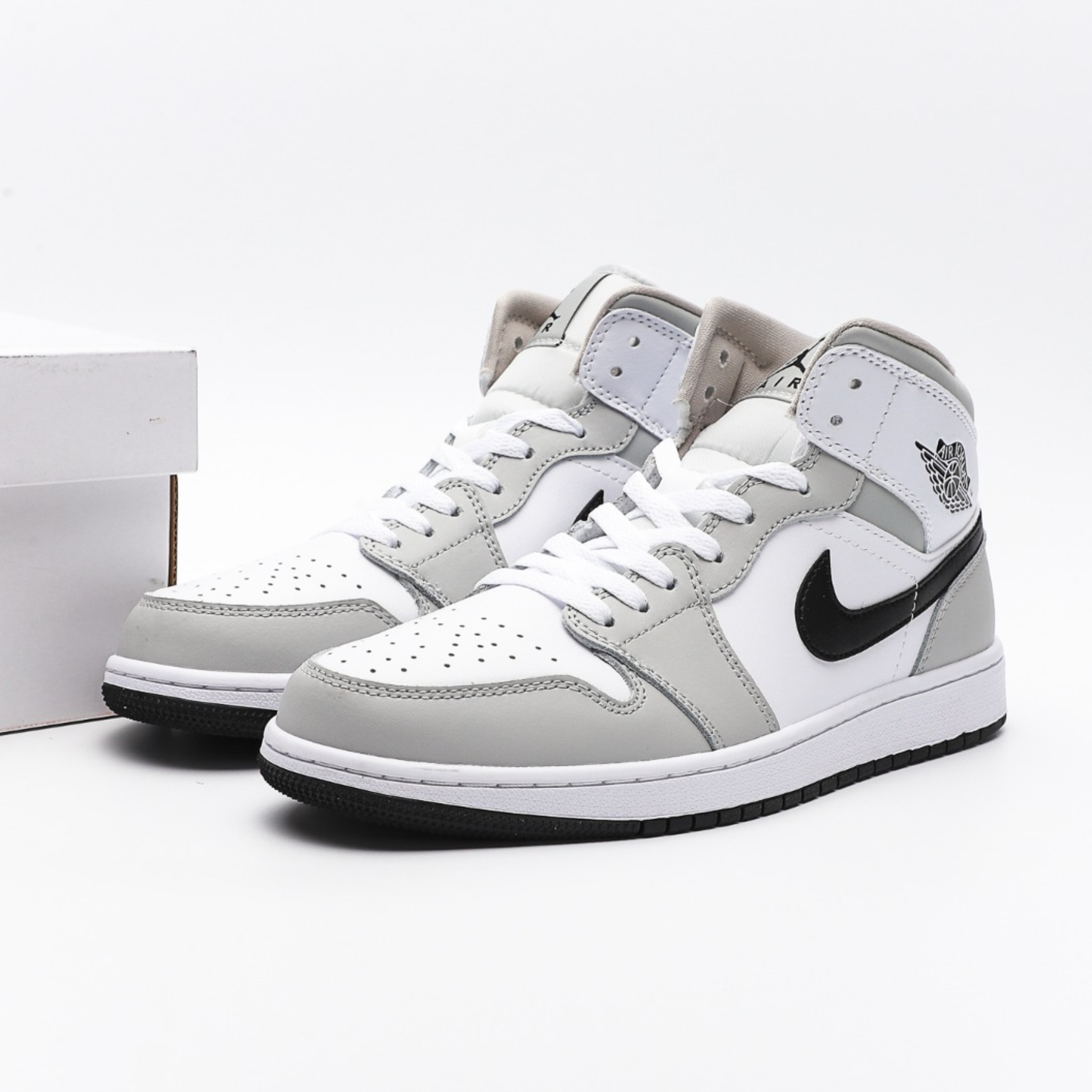 Wmns Air Jordan 1 Mid 'Light Smoke Grey'