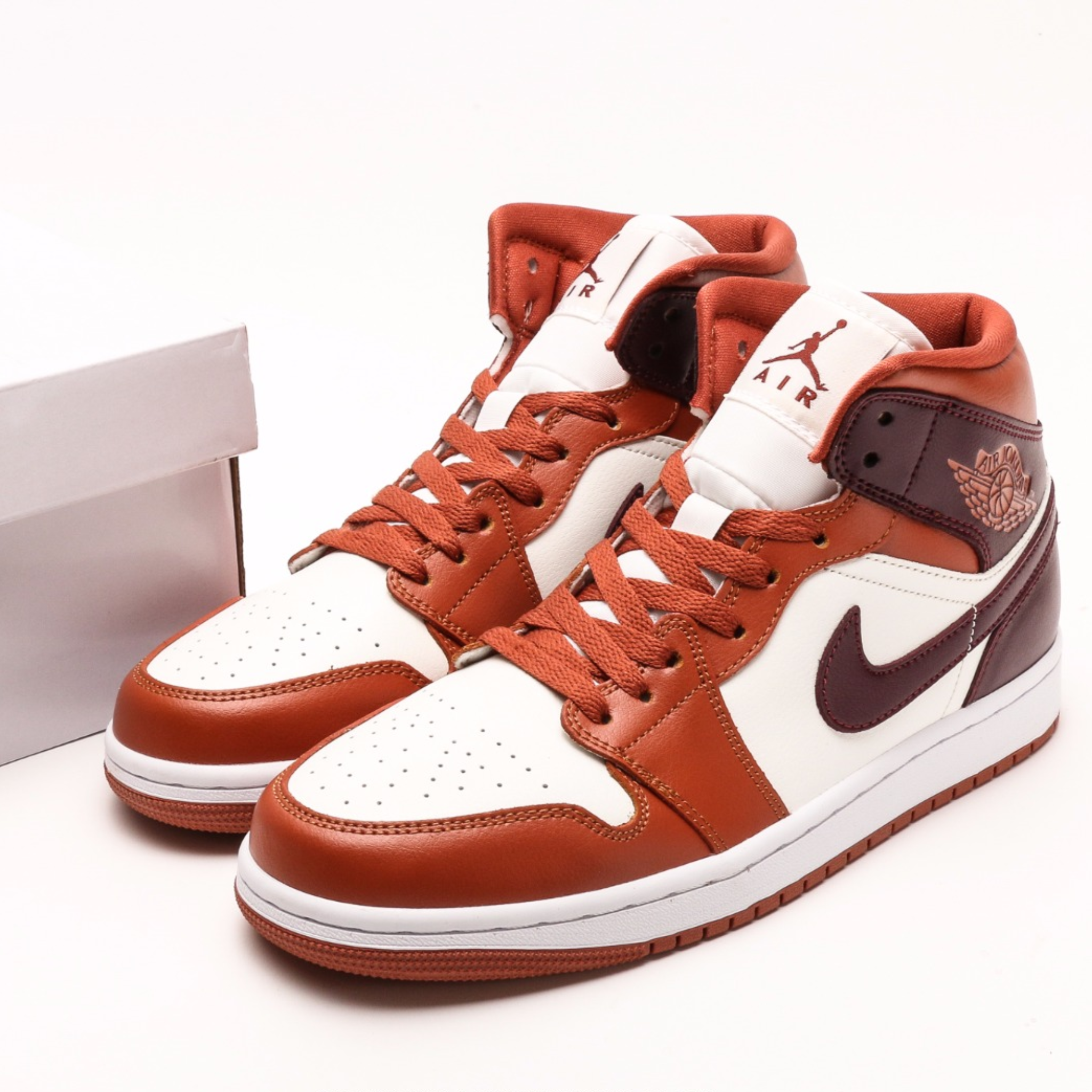 Air Jordan 1 Mid 'Orange' sneakers'