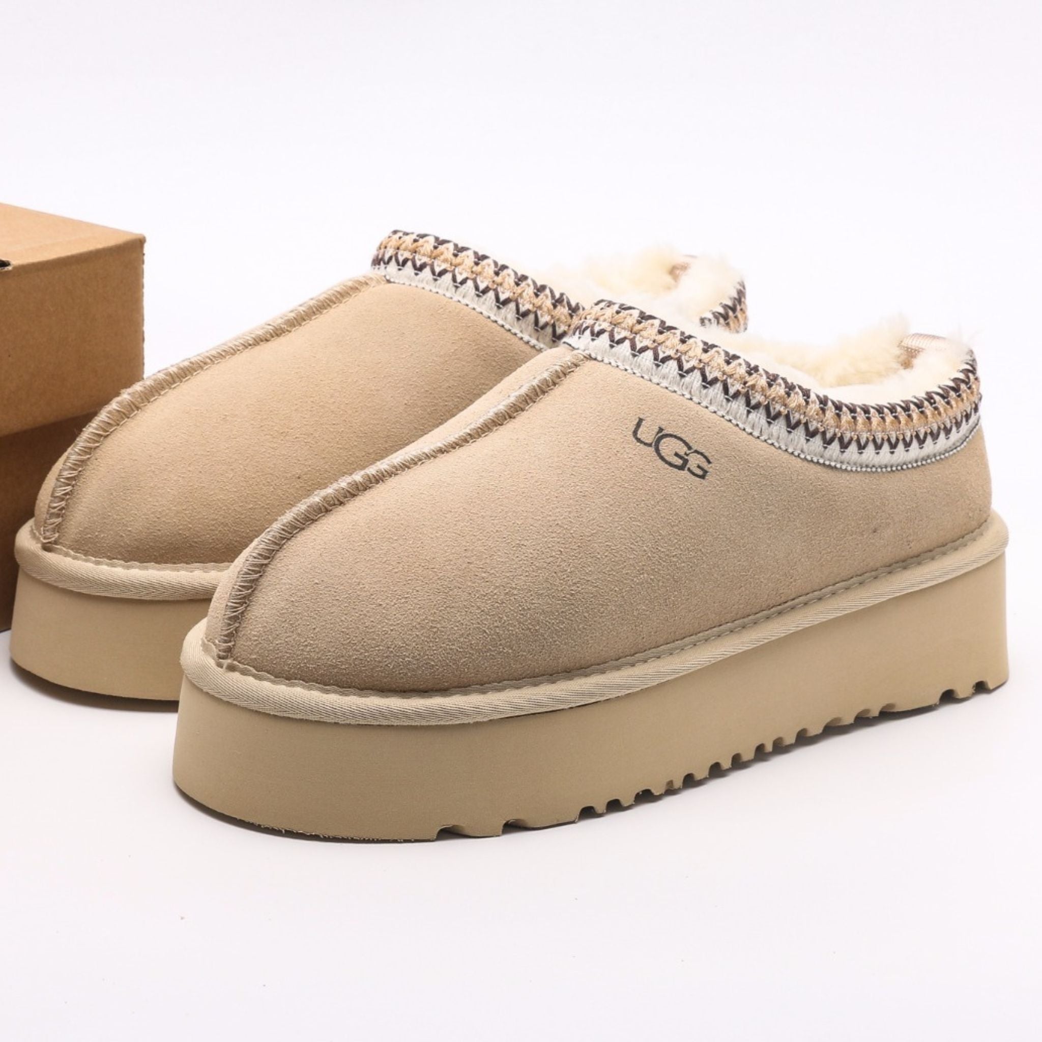 UGG-5877 Beige