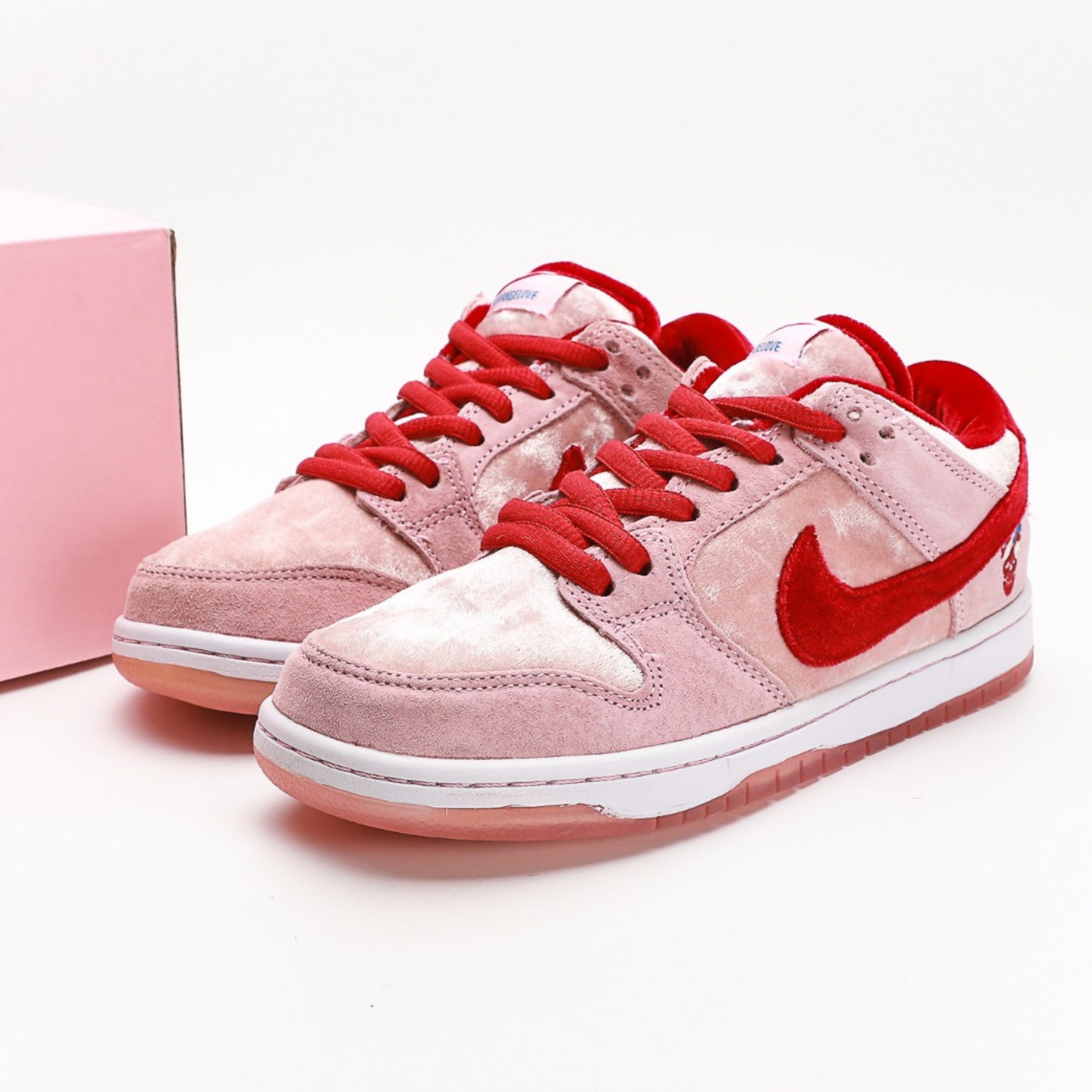 Nike SB Dunk Low StrangeLove Skateboards