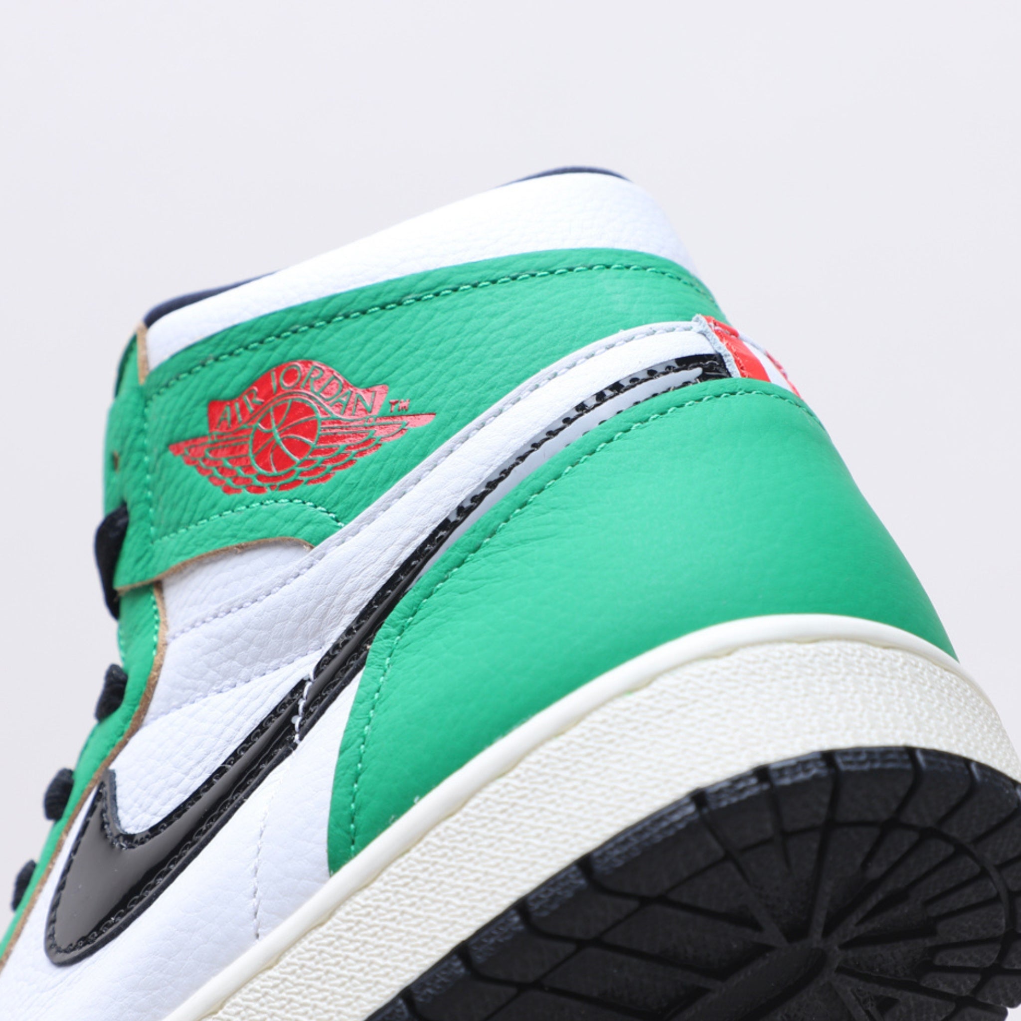 Air Jordan 1 High OG WMNS 'Lucky Green'