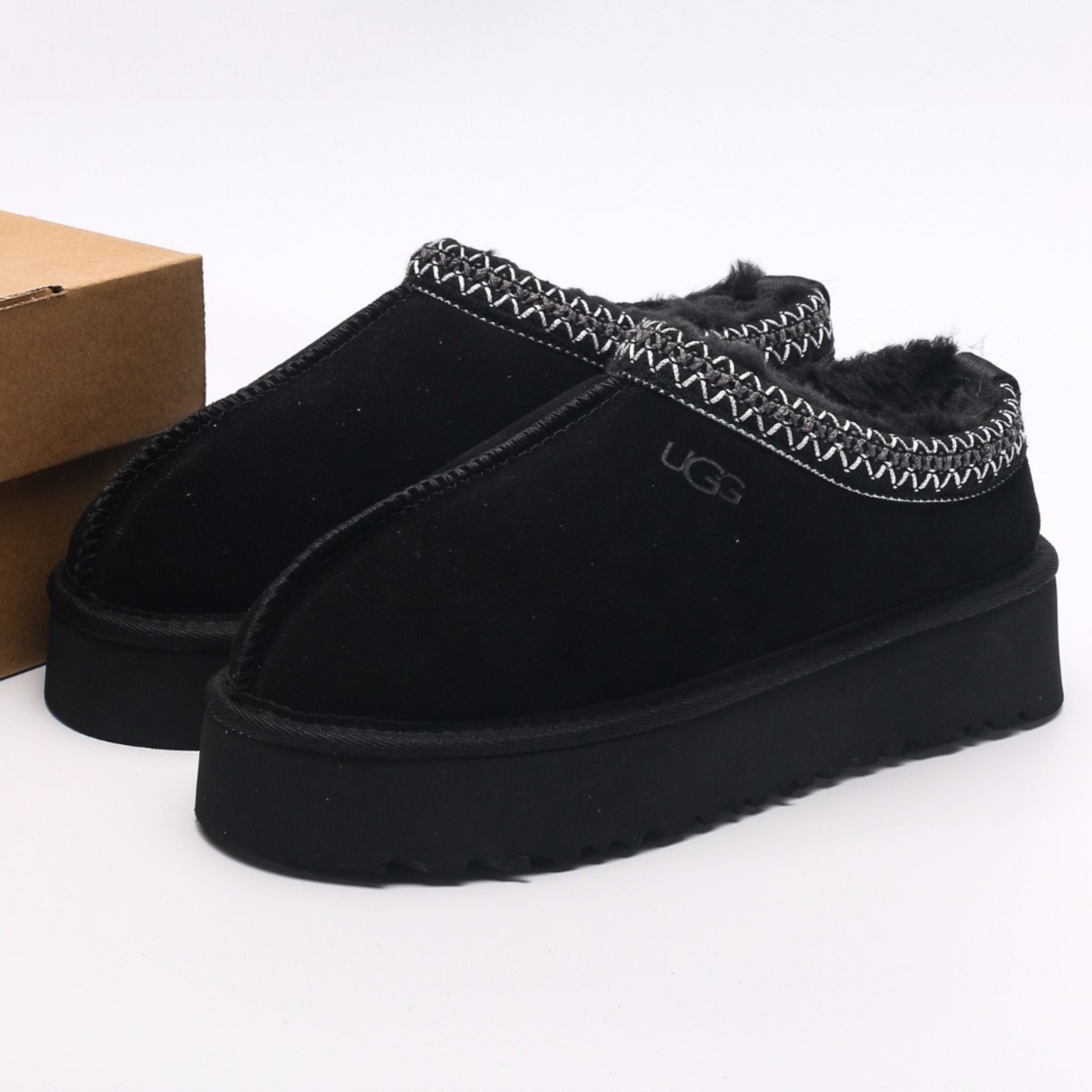 UGG-5877 Black