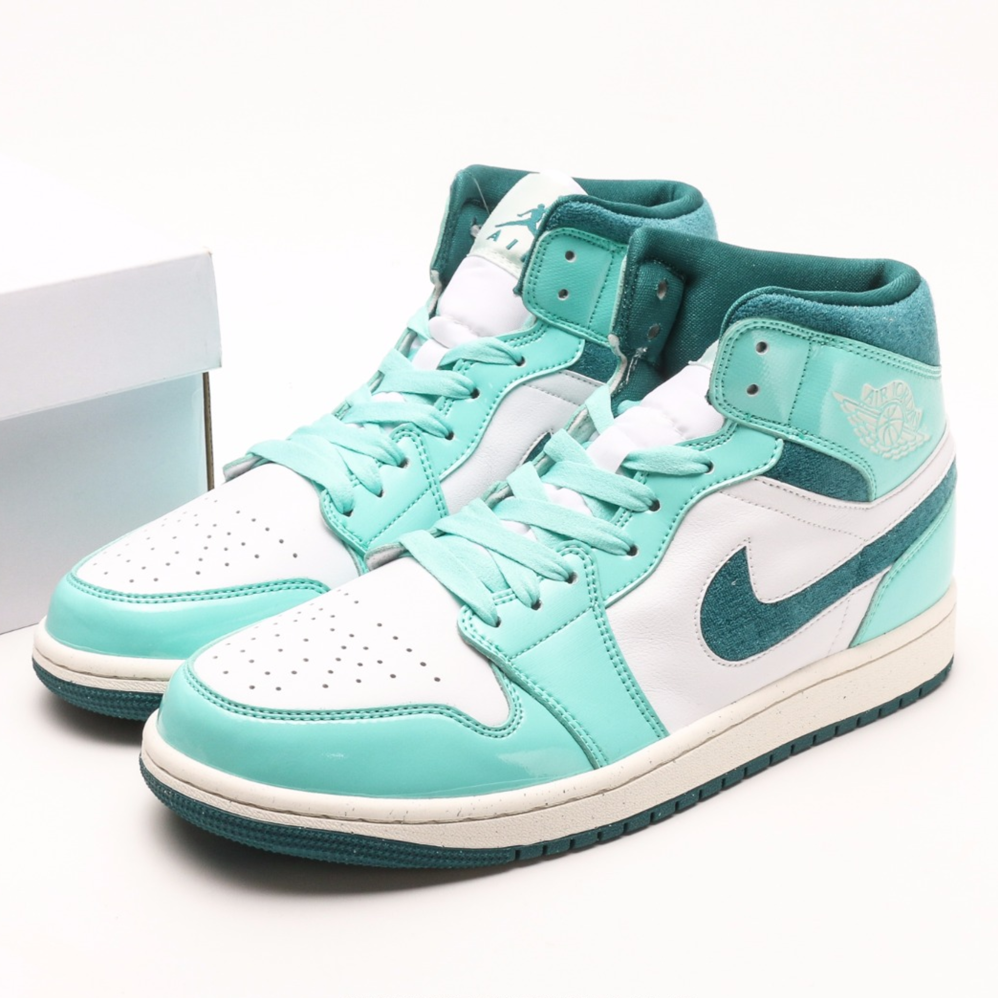 Air Jordan 1 Mid Bleached Turquoise