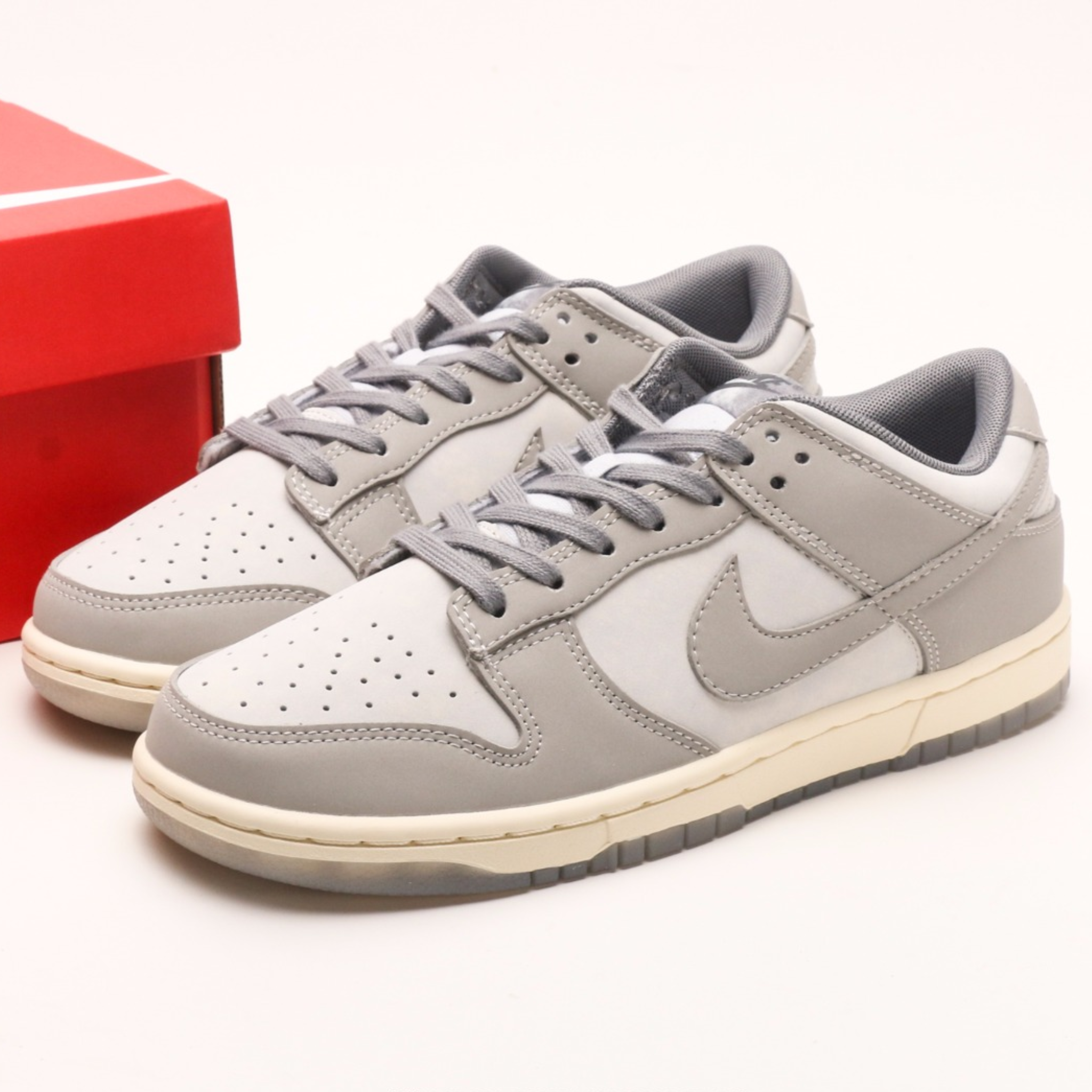 Nike Dunk Low "Cool Grey"