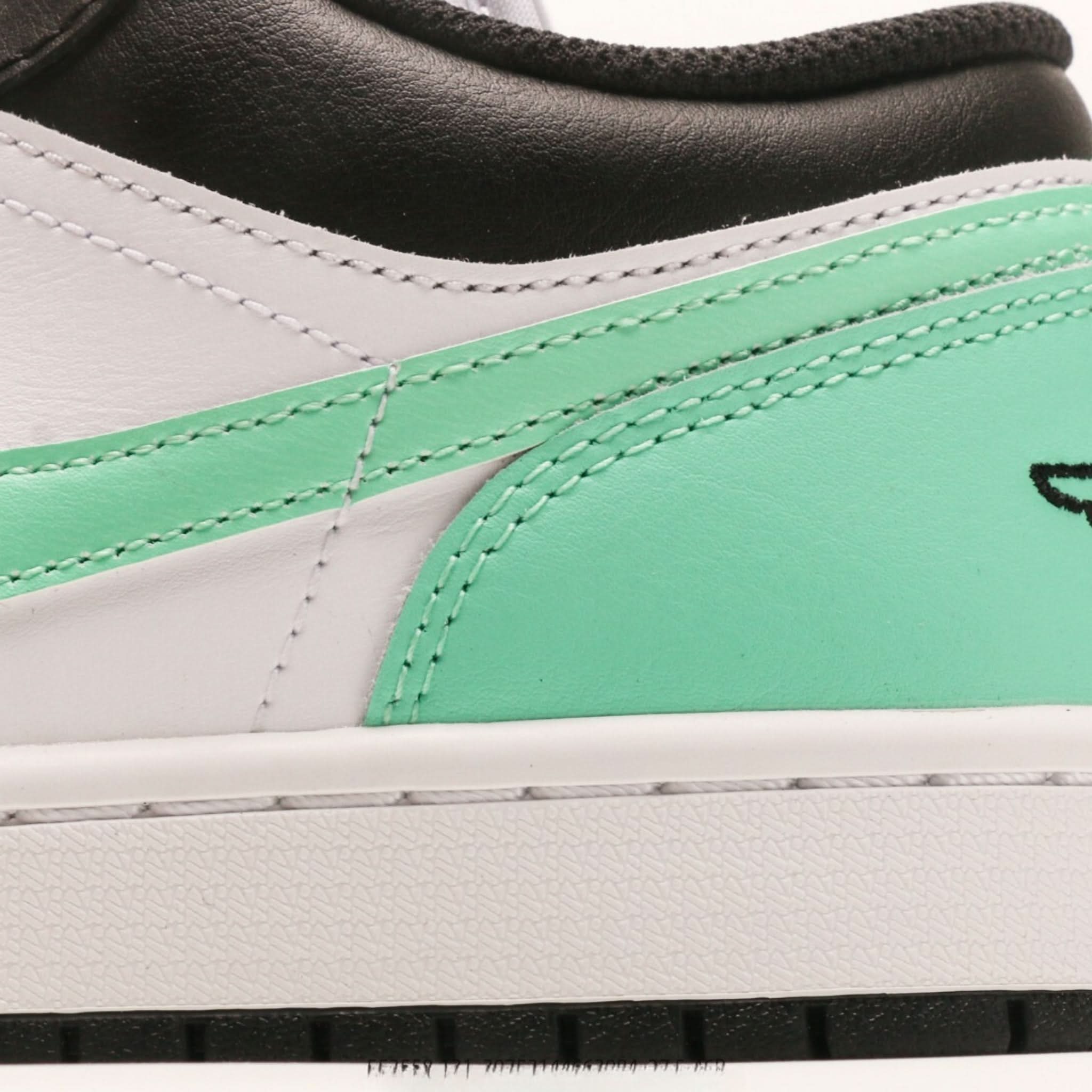 Air Jordan 1 Low SE "Green Glow"