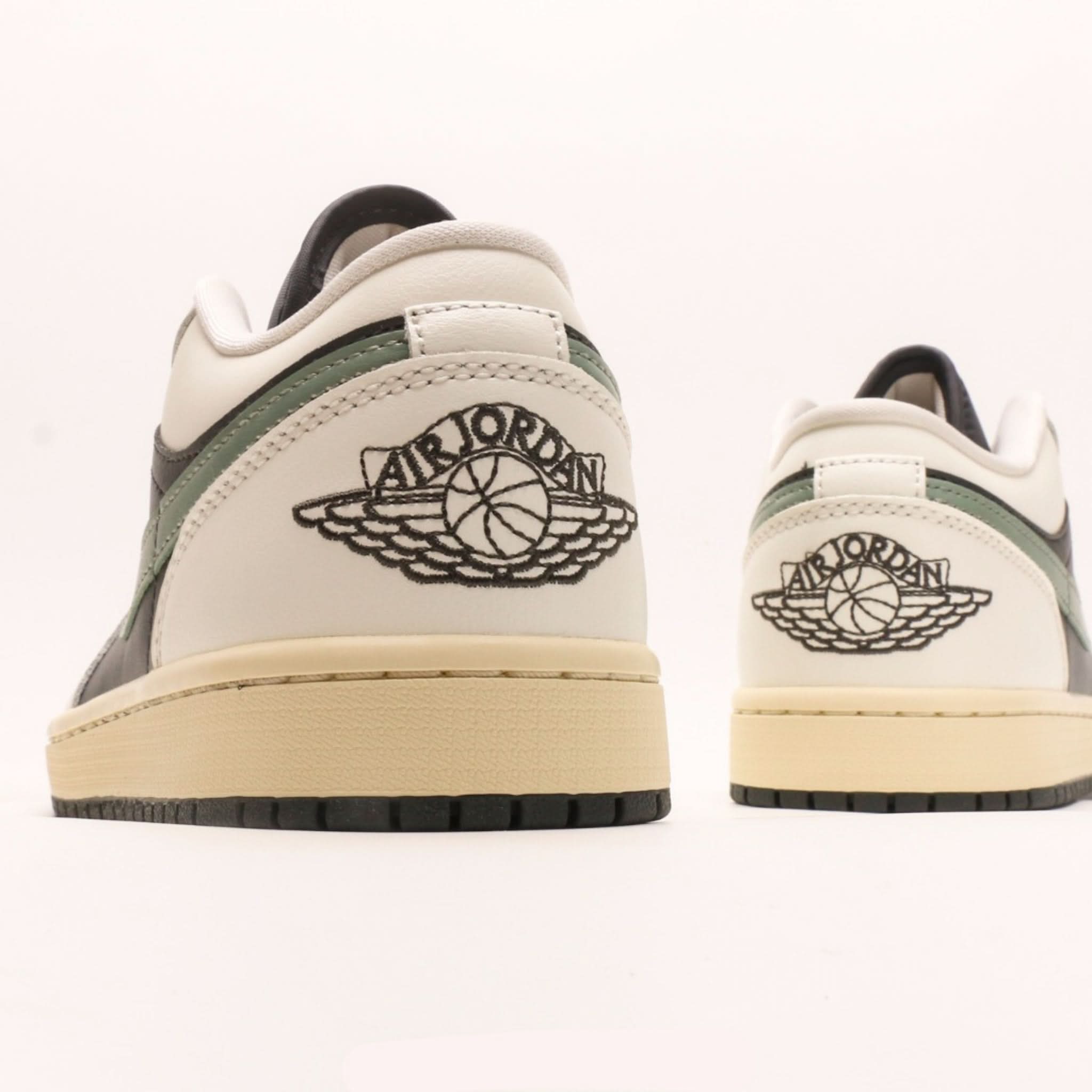 Air Jordan 1 Low SE Jade Smoke