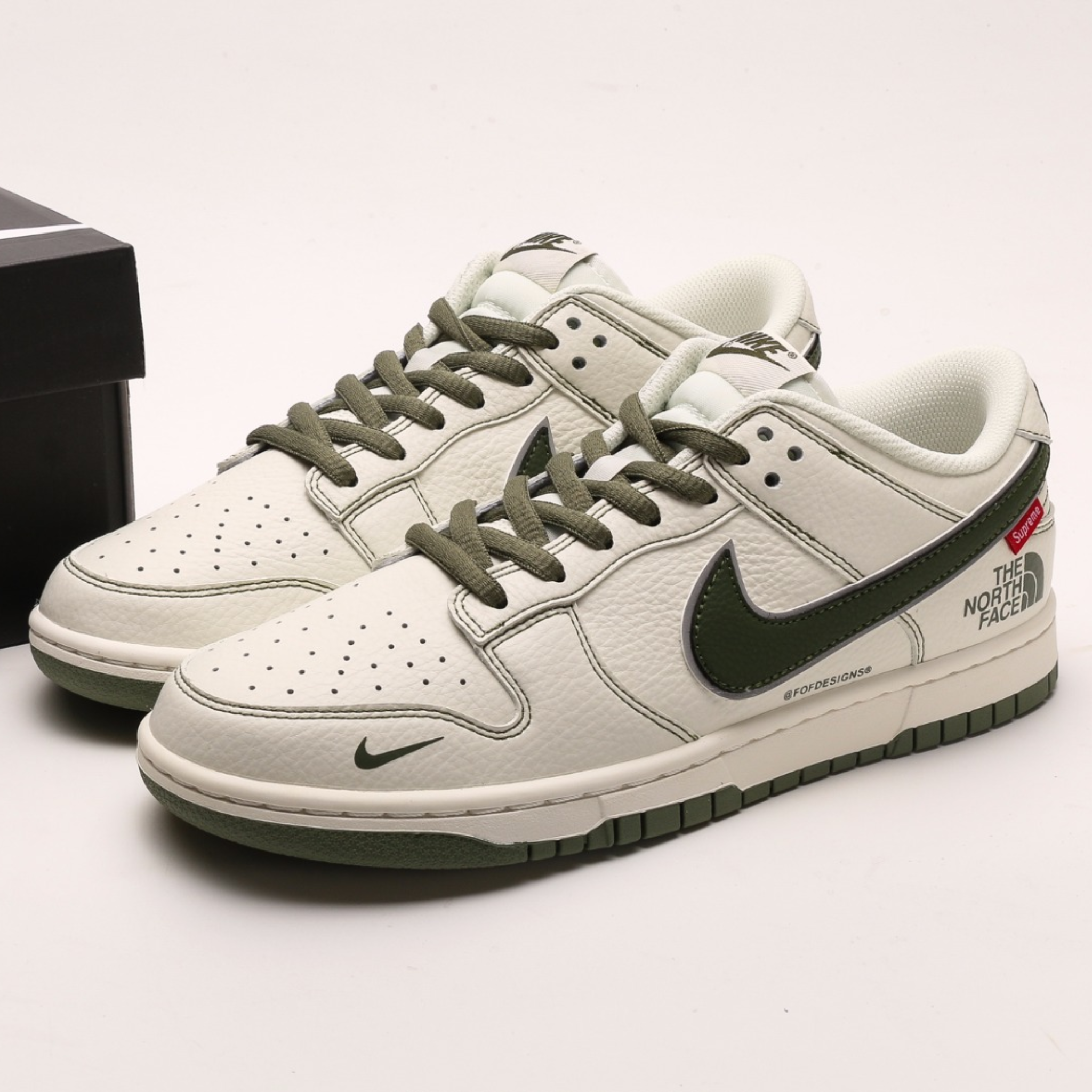 Nike Dunk Low x The North Face x Supreme "Green"