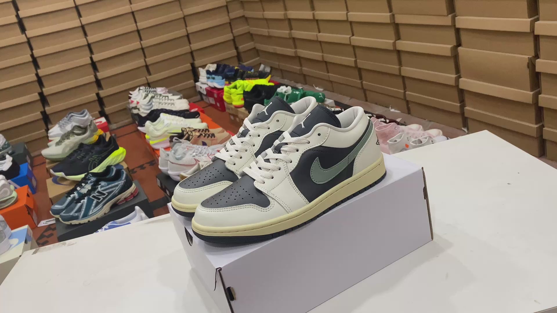 Air Jordan 1 Low SE Jade Smoke