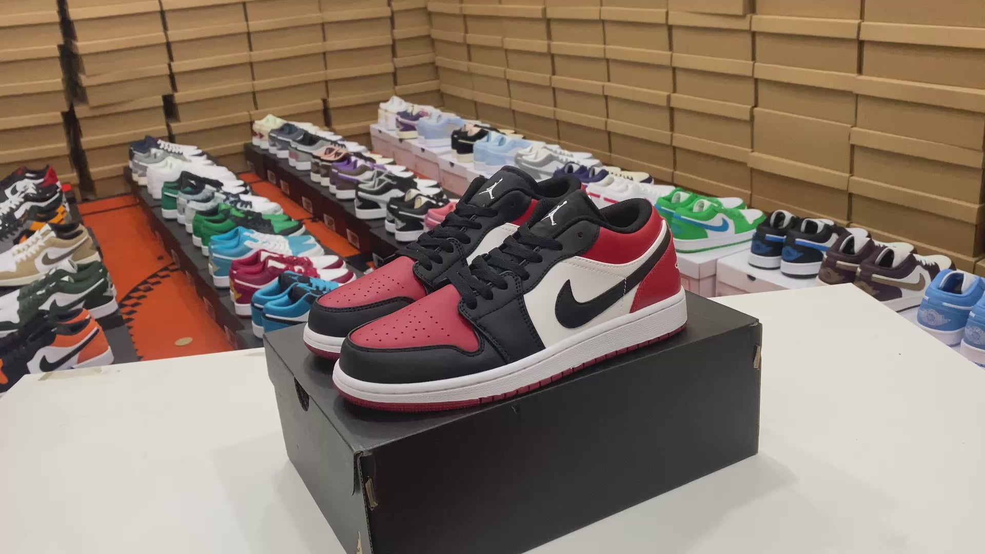 Nike Air Jordan 1 Low Bred Toe