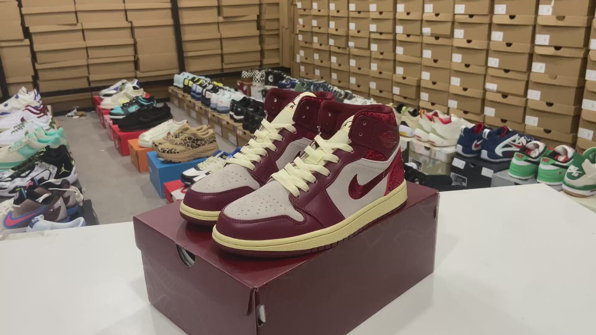 Nike Air Jordan 1 Mid SE Tiki Leaf Team Red