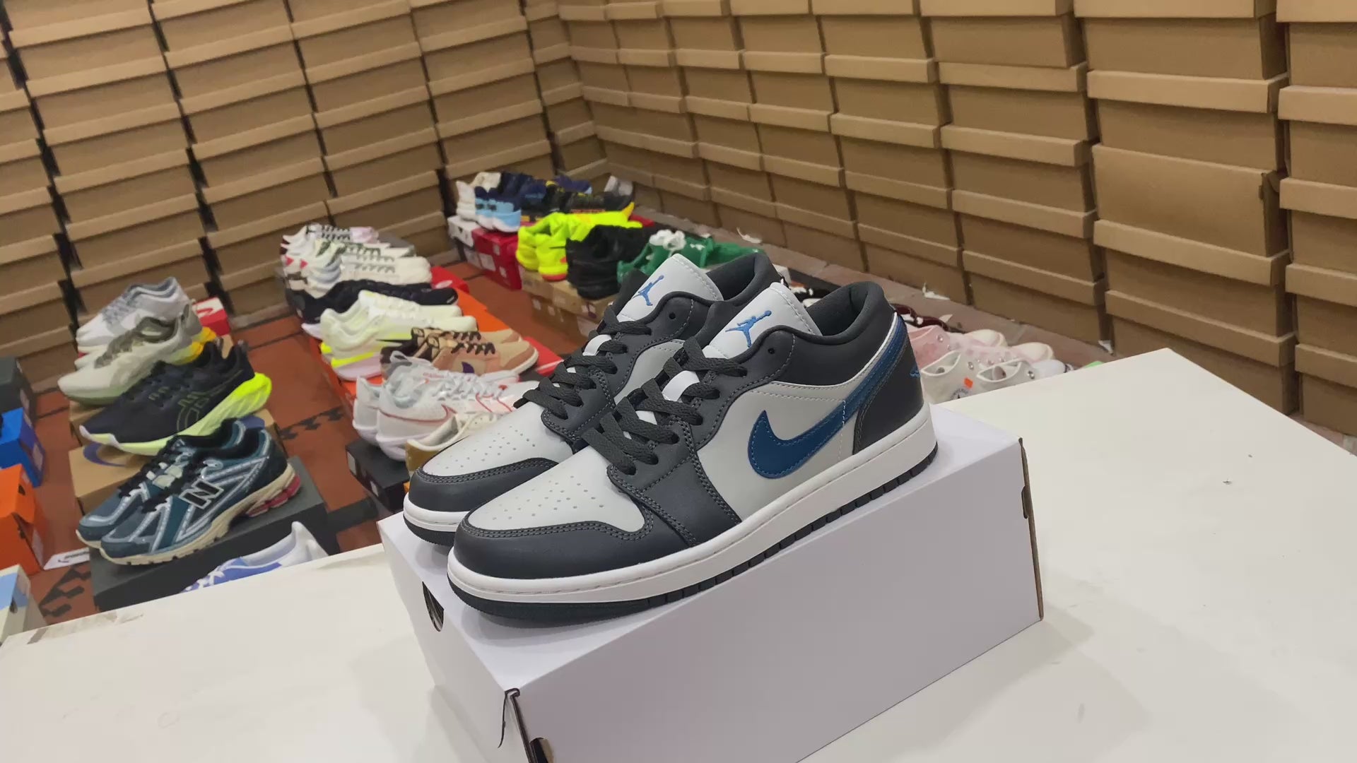 Air Jordan 1 Low SE Anthracite Industrial Blue