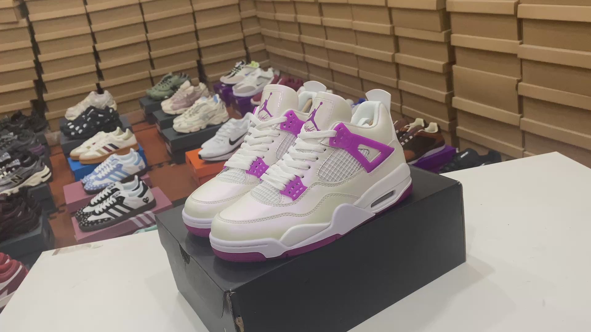 Air Jordan 4 Retro Hyper Violet