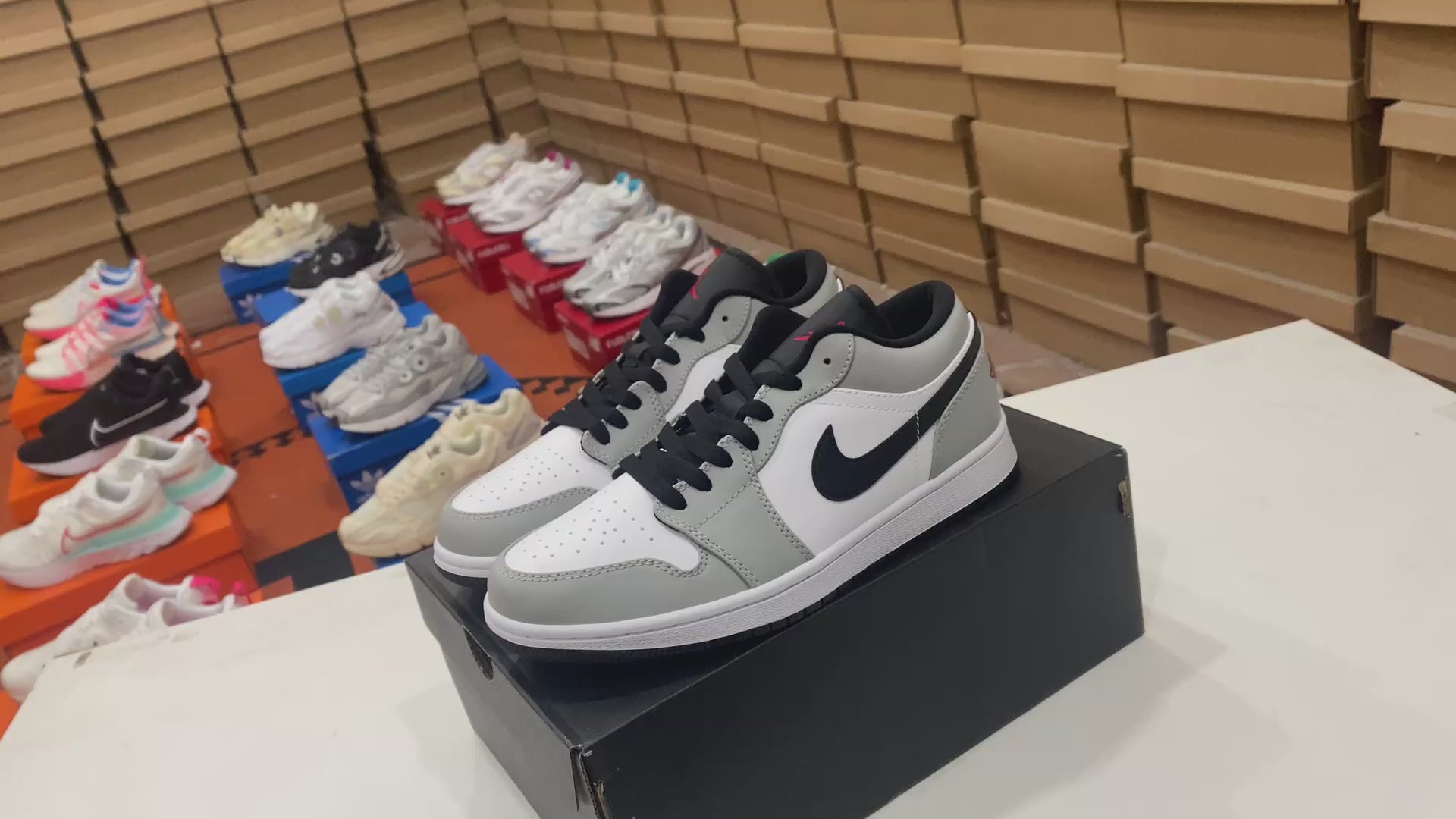 Nike Air Jordan 1 Low Light Smoke Grey